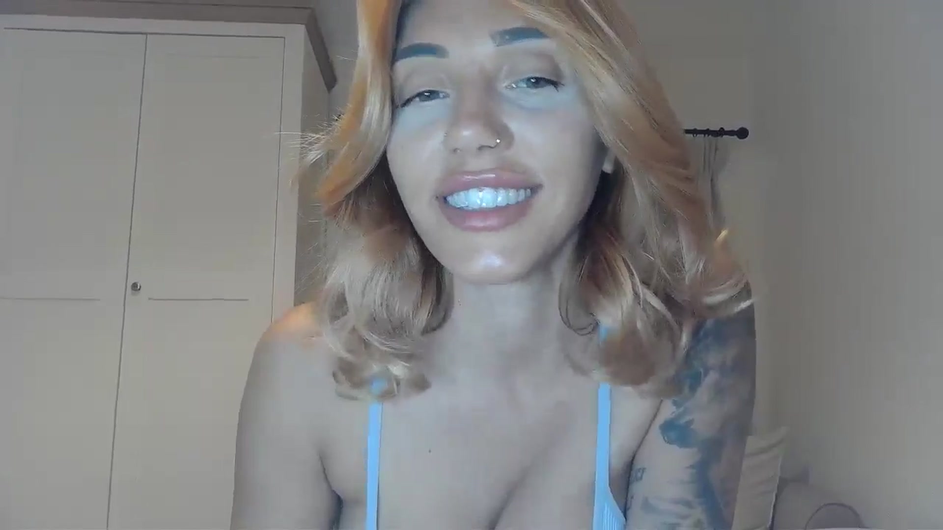 Gallery image thumbnail from EnglishRose3's myfreecams stream on, 06/26/2025, 08:14 image 7 of 20