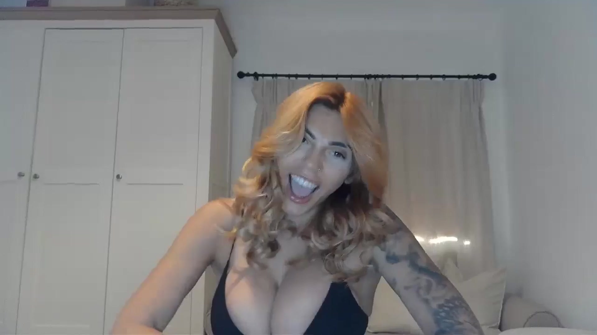 Gallery image thumbnail from EnglishRose3's myfreecams stream on, 06/27/2025, 06:16 image 16 of 20
