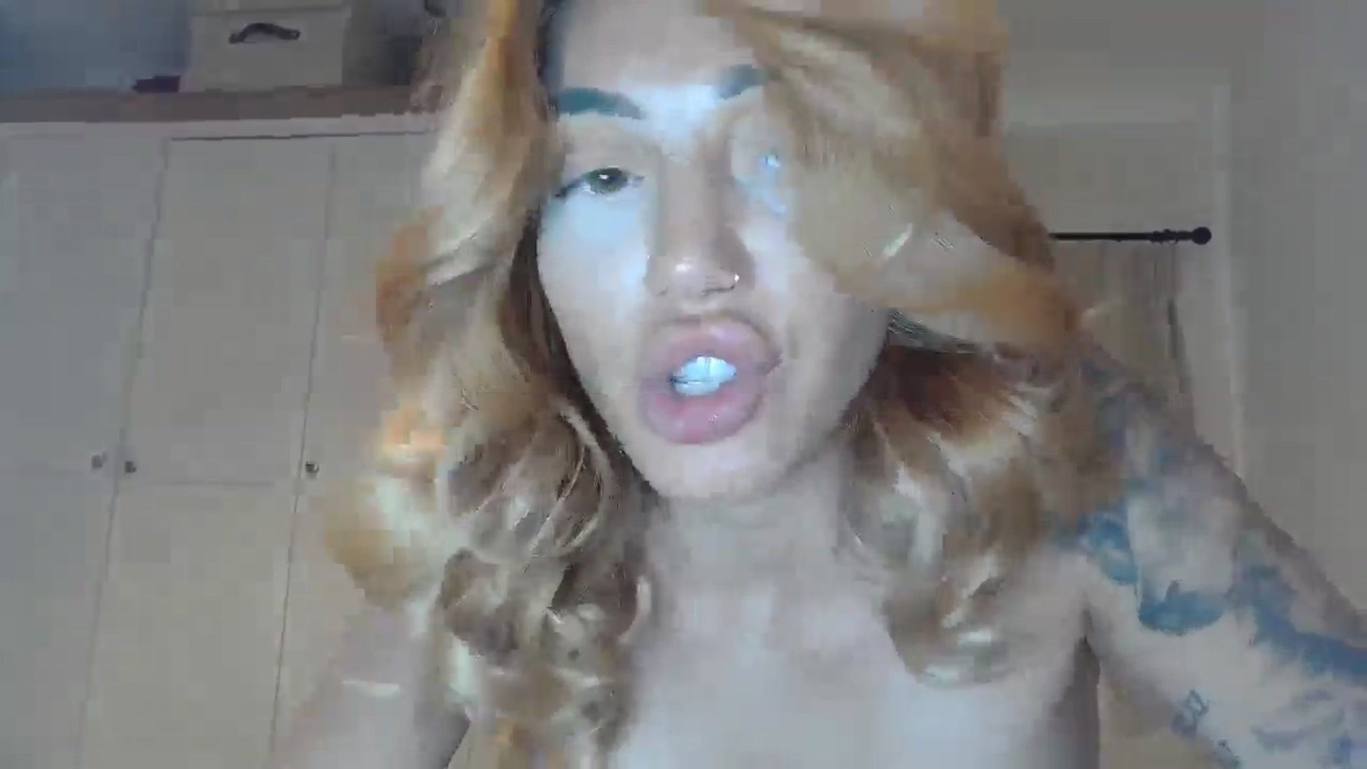 Gallery image thumbnail from EnglishRose3's myfreecams stream on, 06/27/2025, 08:00 image 17 of 20