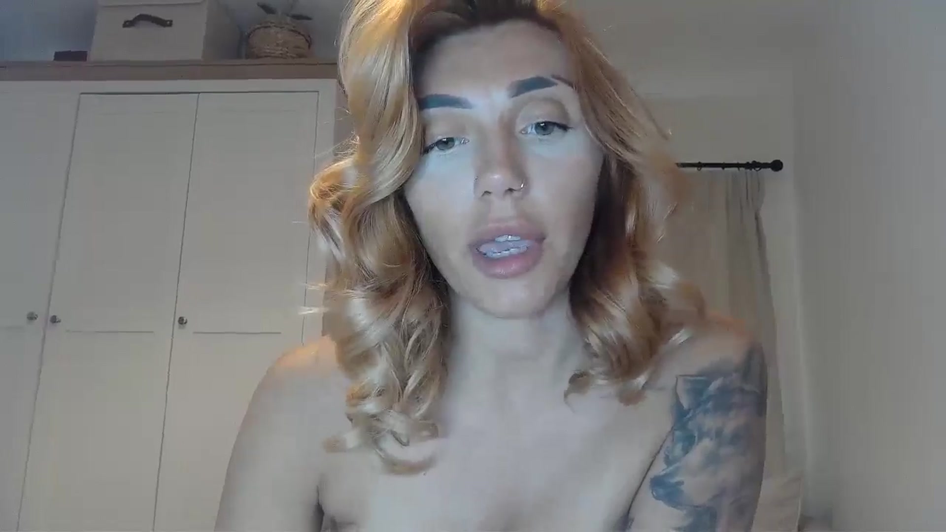 Gallery image thumbnail from EnglishRose3's myfreecams stream on, 06/27/2025, 08:00 image 10 of 20