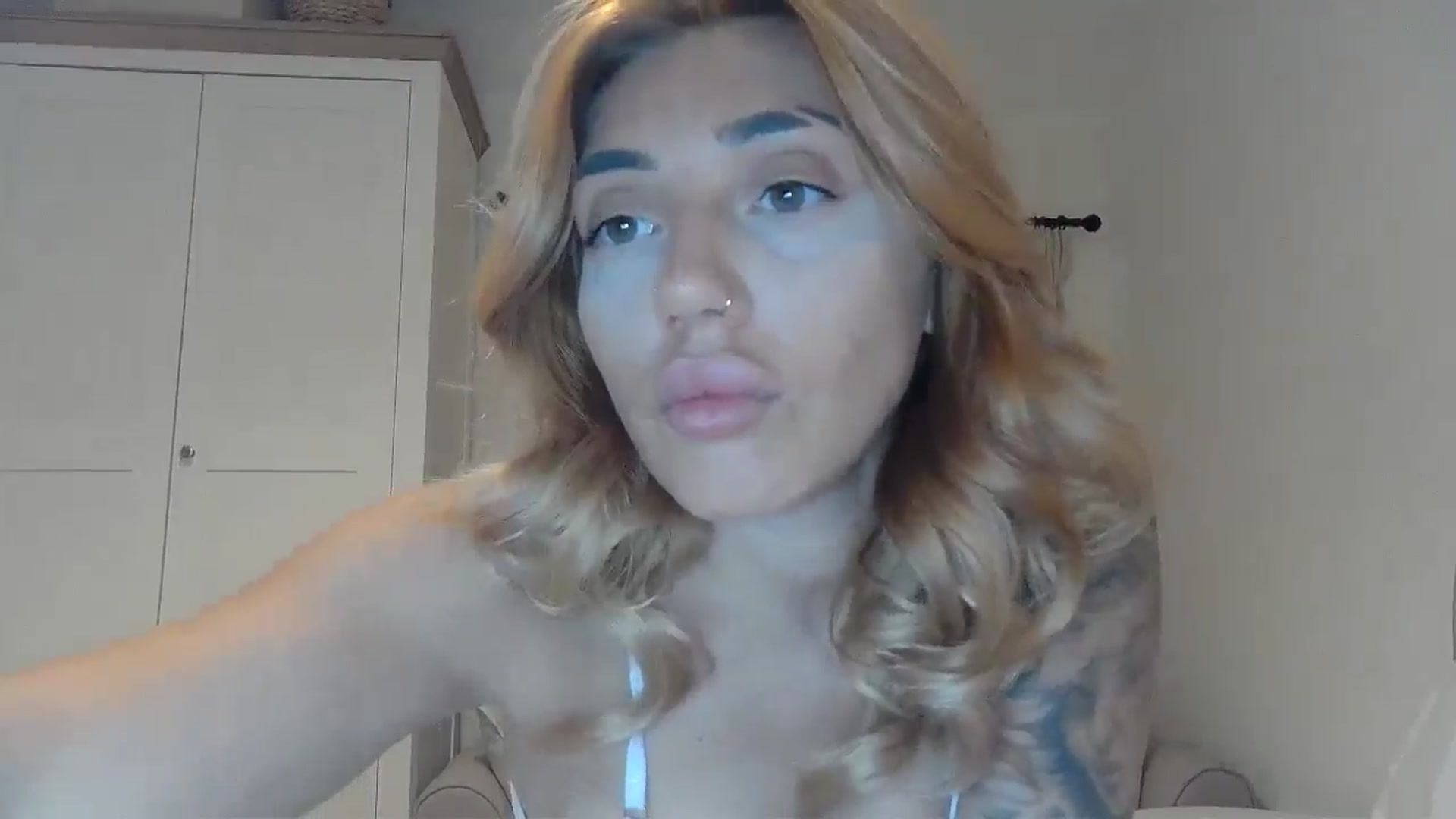 Gallery image thumbnail from EnglishRose3's myfreecams stream on, 06/30/2025, 06:36 image 3 of 20