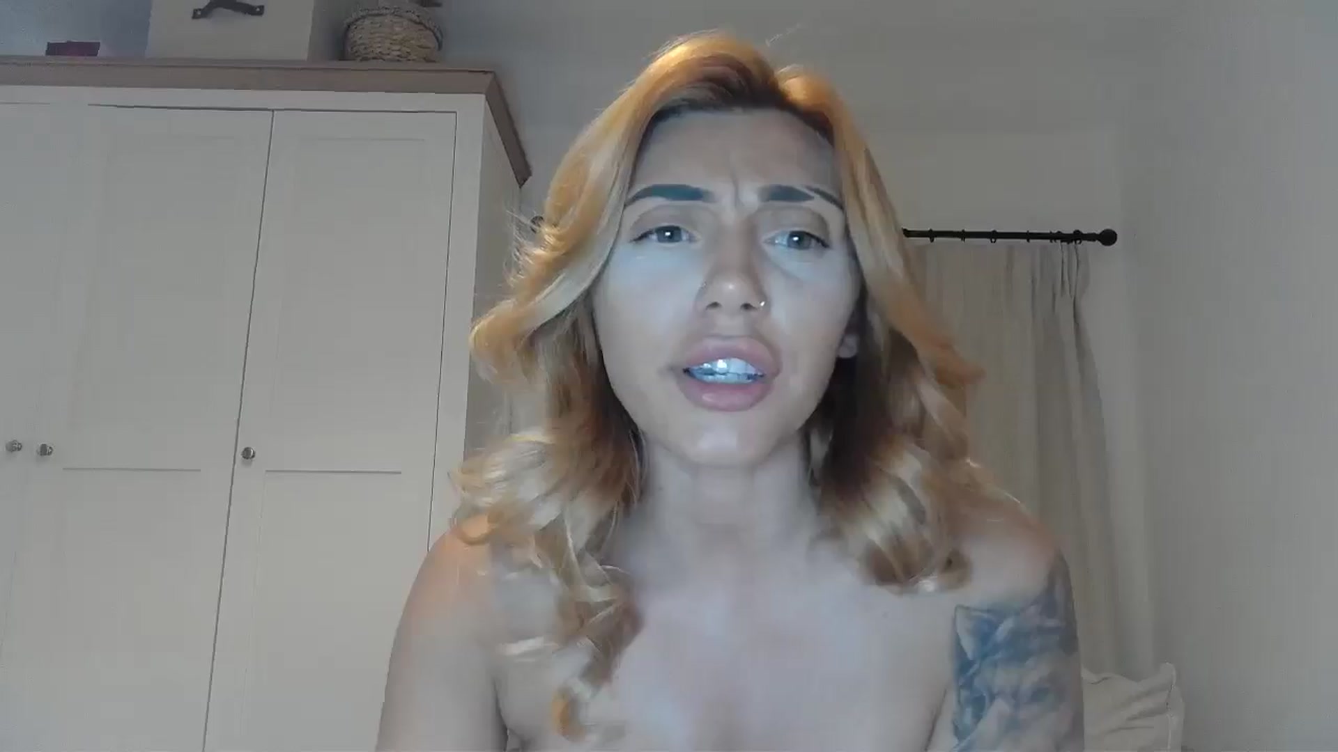 Gallery image thumbnail from EnglishRose3's myfreecams stream on, 06/30/2025, 08:53 image 17 of 20
