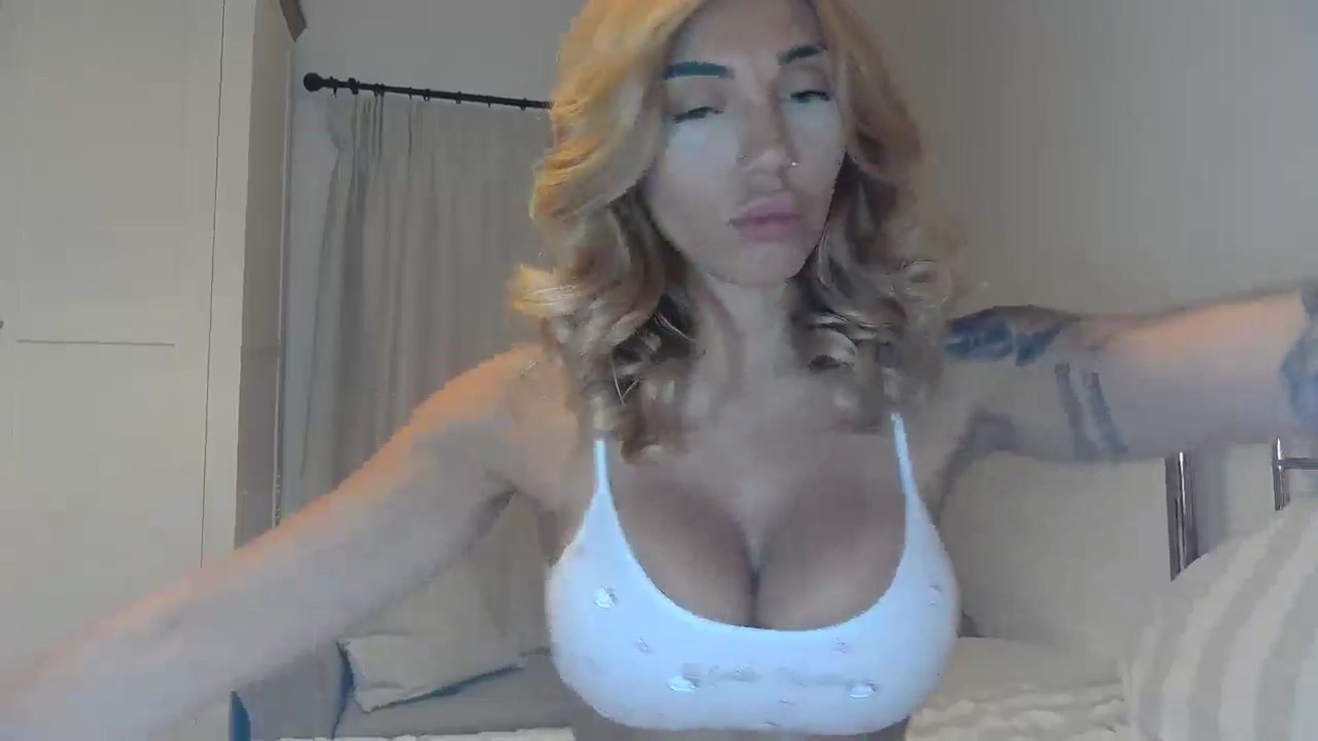 Gallery image thumbnail from EnglishRose3's myfreecams stream on, 07/08/2025, 06:36 image 2 of 20