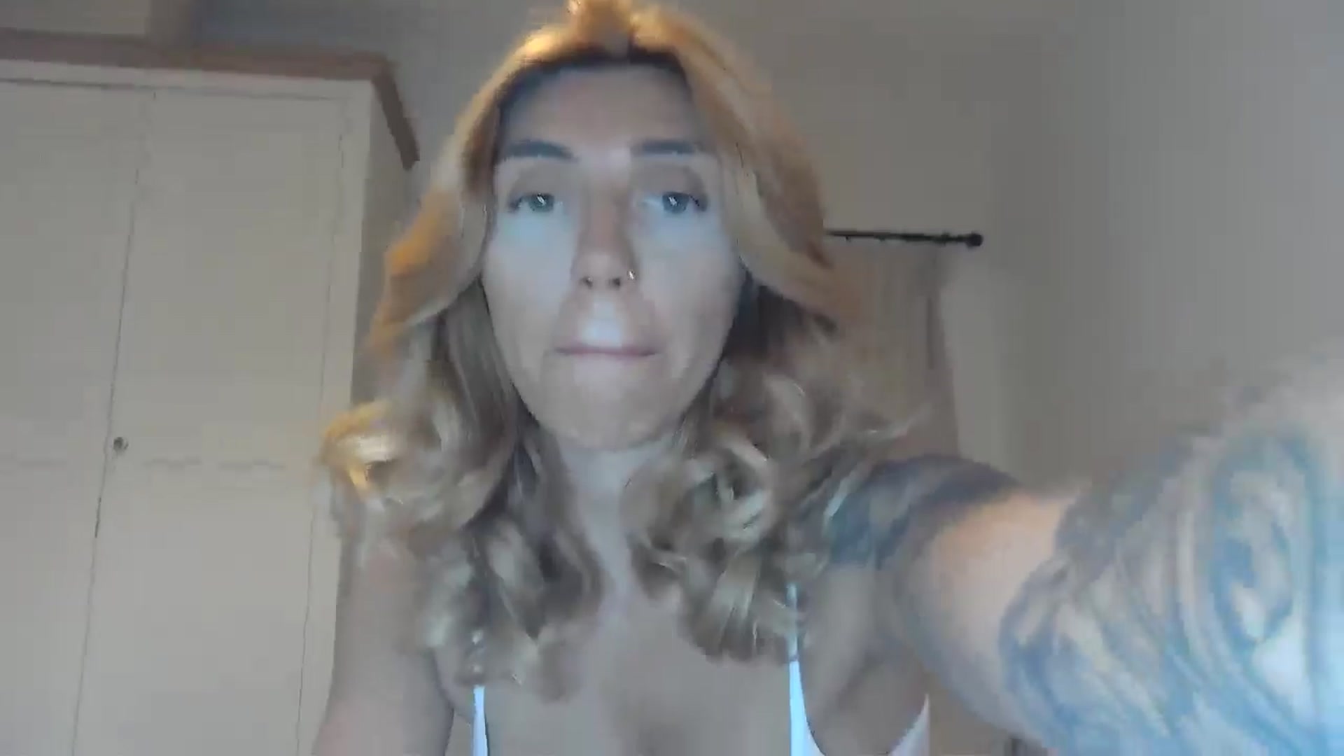 Gallery image thumbnail from EnglishRose3's myfreecams stream on, 07/08/2025, 07:14 image 16 of 20