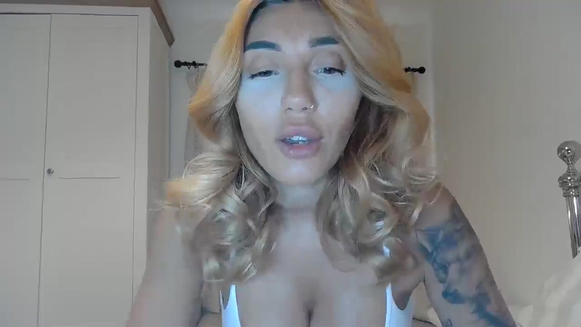 Gallery image thumbnail from EnglishRose3's myfreecams stream on, 07/09/2025, 07:55 image 4 of 20