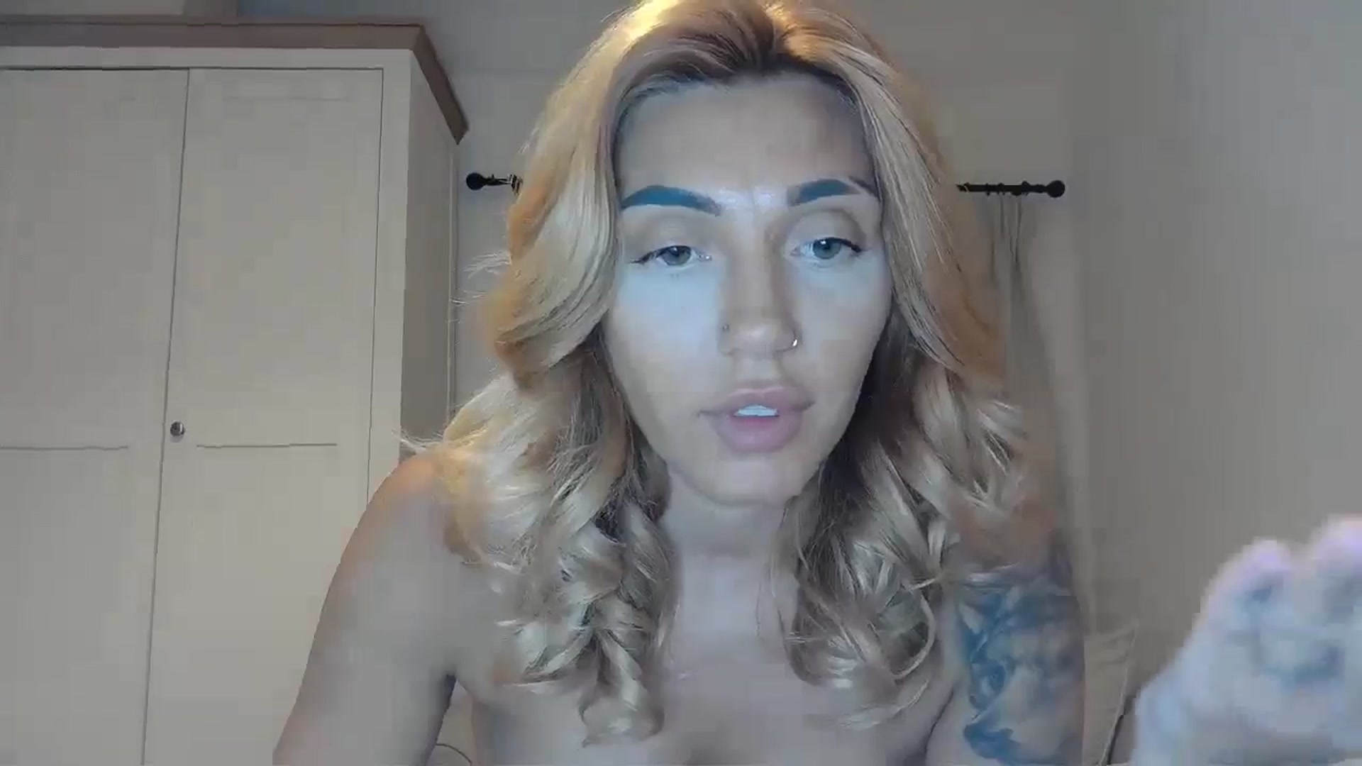 Gallery image thumbnail from EnglishRose3's myfreecams stream on, 07/21/2025, 09:16 image 13 of 20