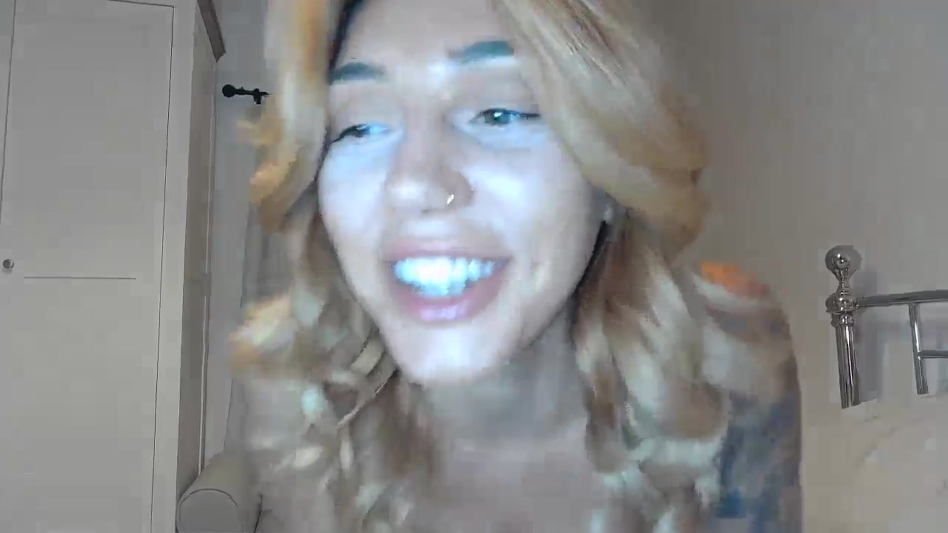 Gallery image thumbnail from EnglishRose3's myfreecams stream on, 07/22/2025, 06:00 image 5 of 20