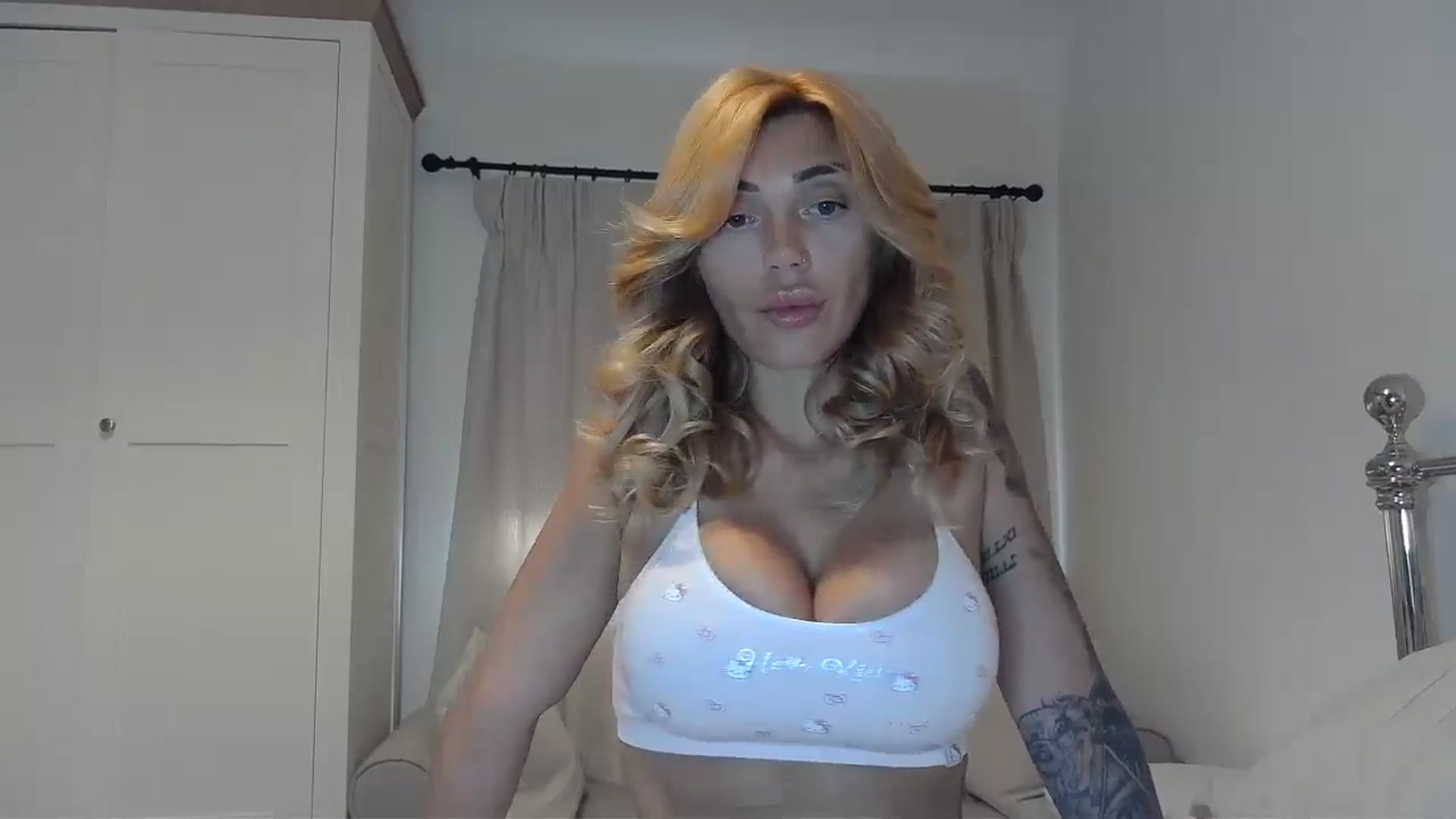 Gallery image thumbnail from EnglishRose3's myfreecams stream on, 07/28/2025, 06:41 image 9 of 20