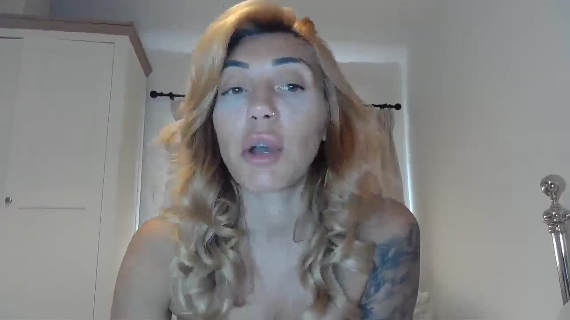 Gallery image thumbnail from EnglishRose3's myfreecams stream on, 07/28/2025, 07:47 image 18 of 20
