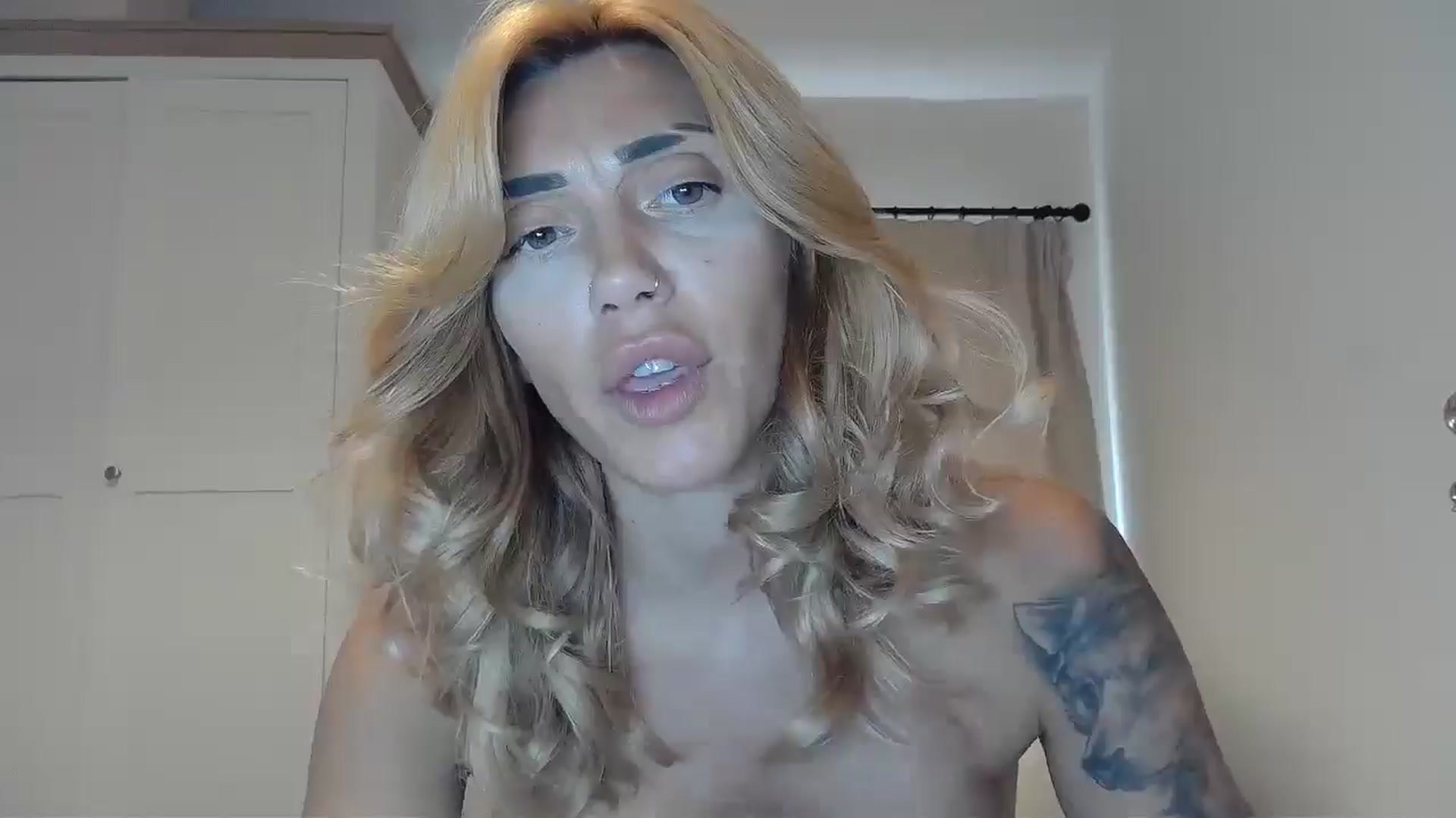 Gallery image thumbnail from EnglishRose3's myfreecams stream on, 07/28/2025, 08:38 image 18 of 20