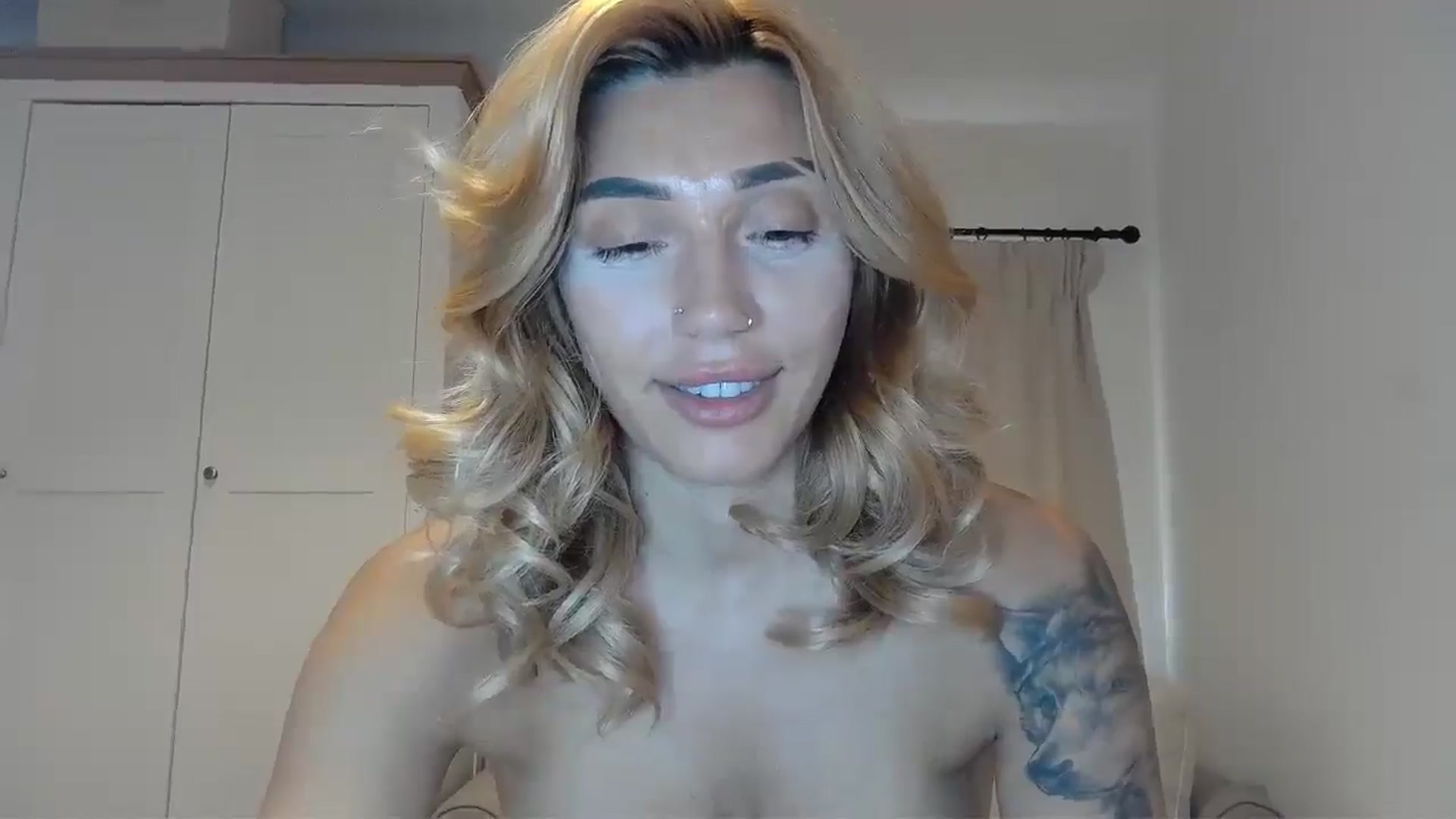 Gallery image thumbnail from EnglishRose3's myfreecams stream on, 08/05/2025, 07:30 image 18 of 20
