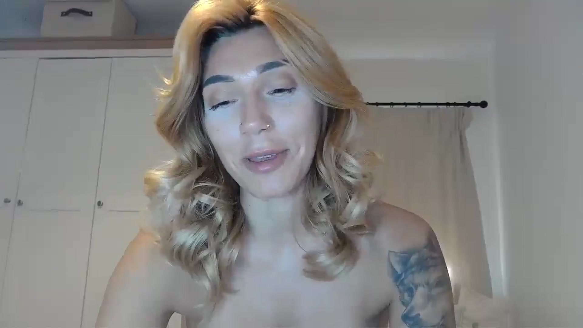 Gallery image thumbnail from EnglishRose3's myfreecams stream on, 08/05/2025, 07:30 image 10 of 20