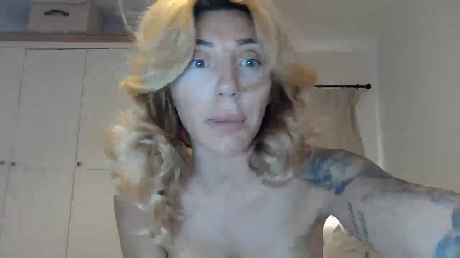 Gallery image thumbnail from EnglishRose3's myfreecams stream on, 08/05/2025, 08:15 image 16 of 20