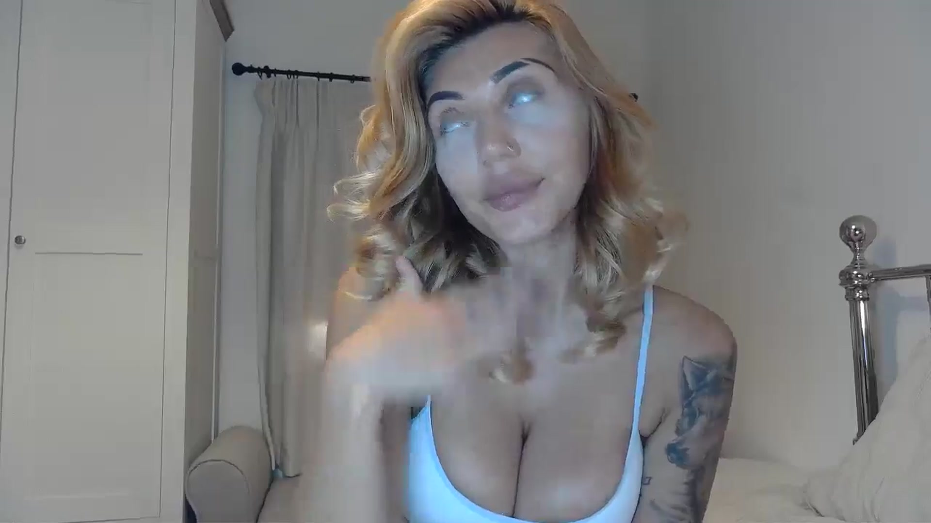 Gallery image thumbnail from EnglishRose3's myfreecams stream on, 08/07/2025, 07:17 image 12 of 20