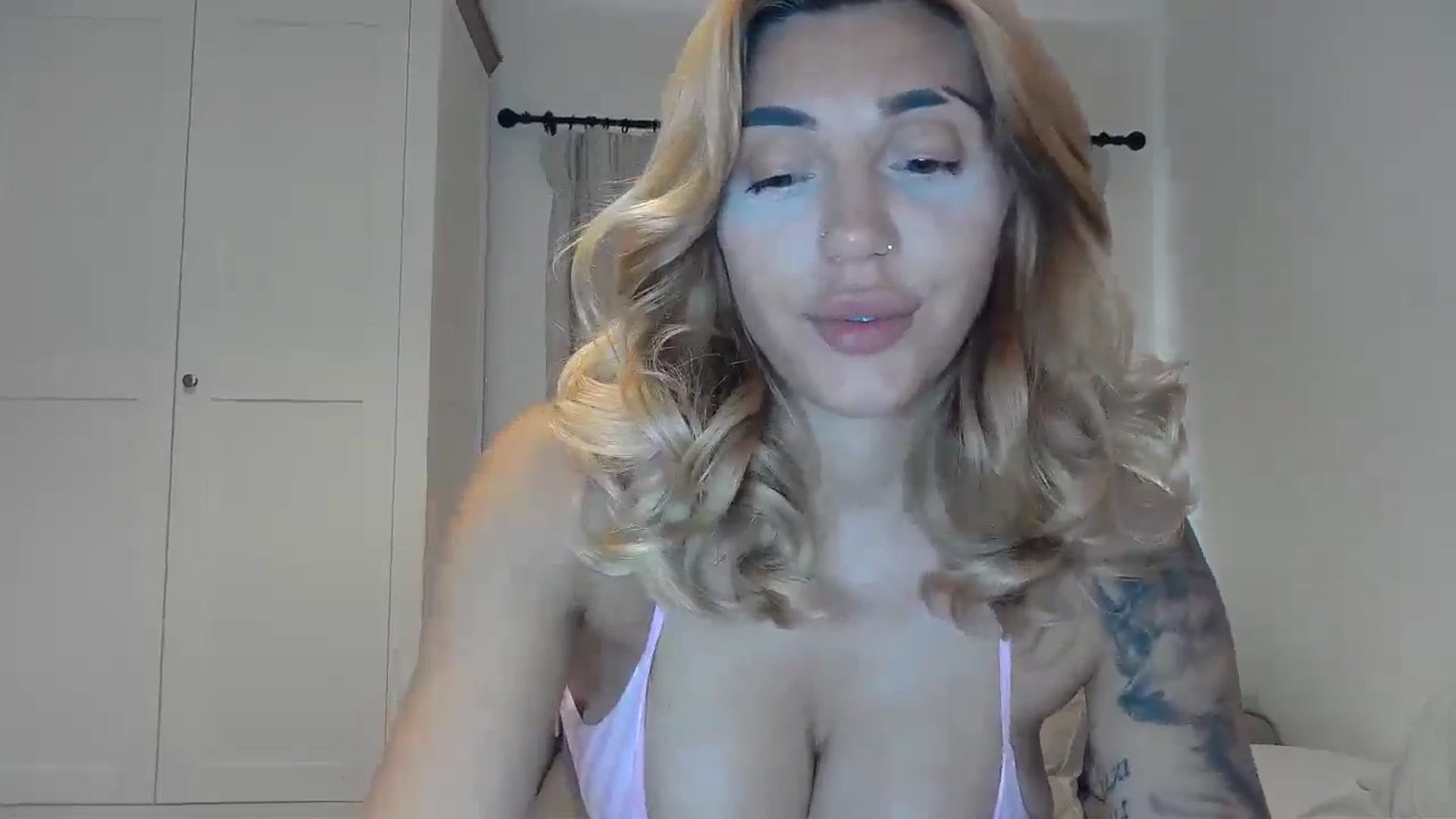 Gallery image thumbnail from EnglishRose3's myfreecams stream on, 08/08/2025, 07:43 image 9 of 20