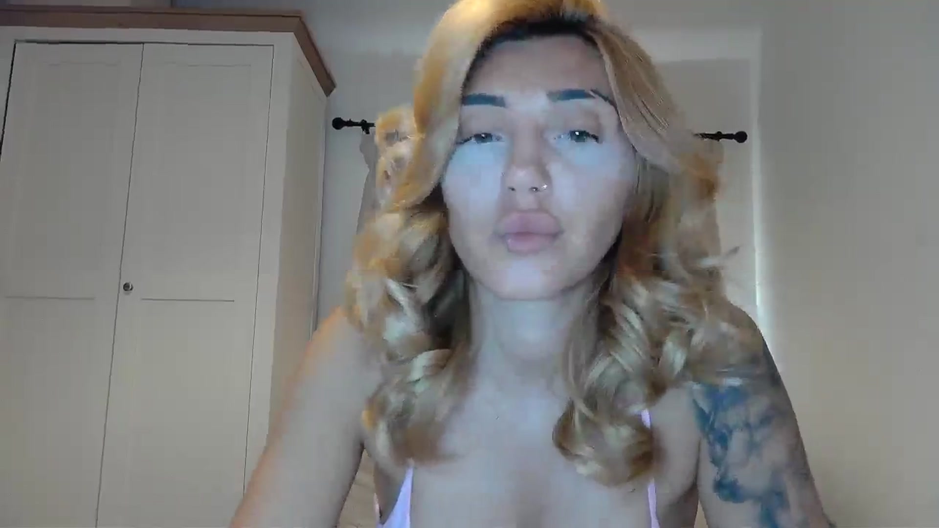 Gallery image thumbnail from EnglishRose3's myfreecams stream on, 08/13/2025, 07:15 image 9 of 20