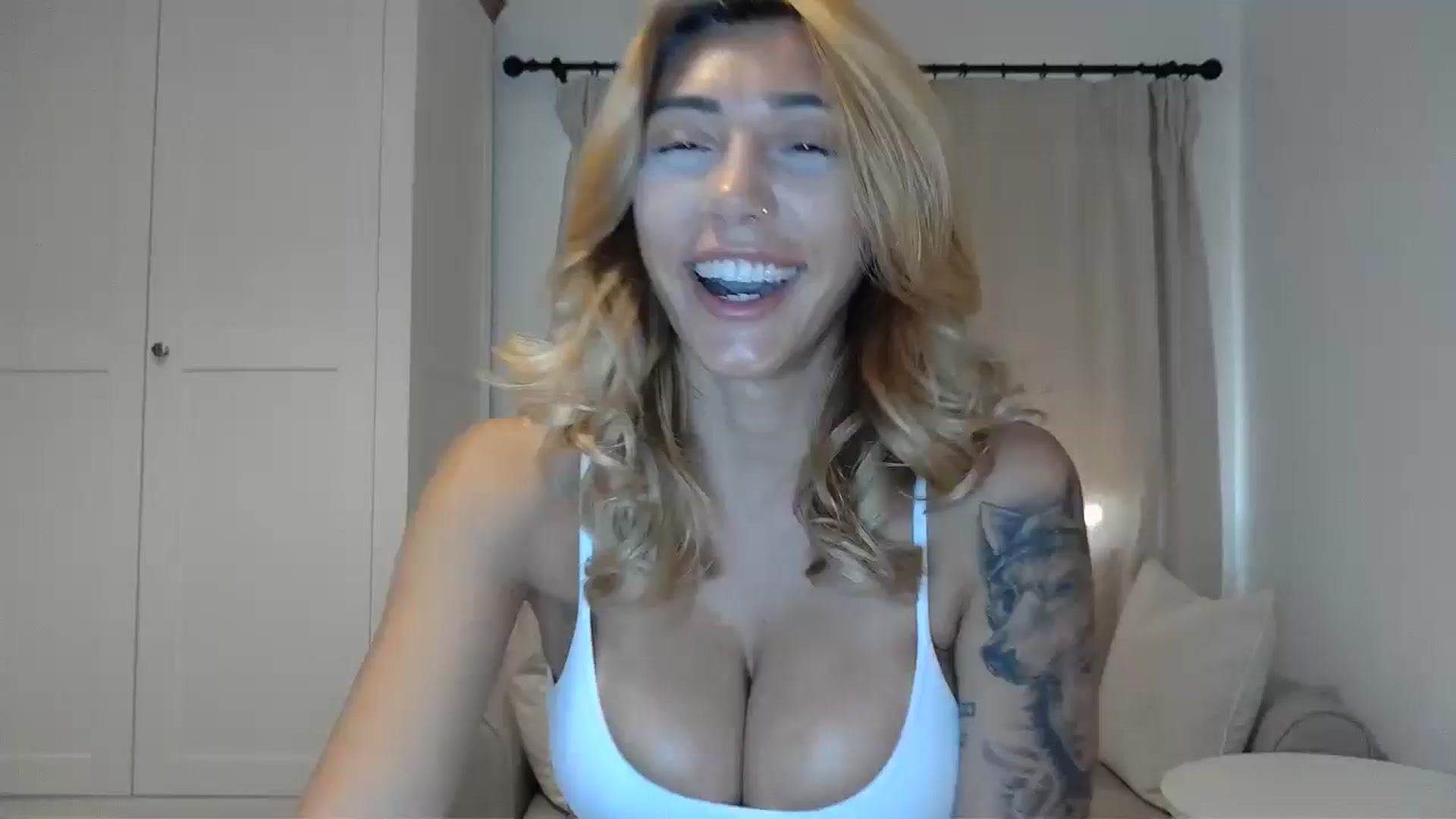 Gallery image thumbnail from EnglishRose3's myfreecams stream on, 08/14/2025, 07:51 image 13 of 20
