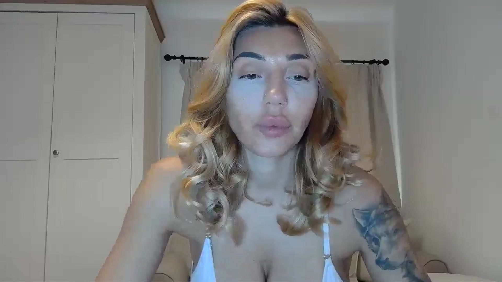 Gallery image thumbnail from EnglishRose3's myfreecams stream on, 08/15/2025, 07:39 image 7 of 20