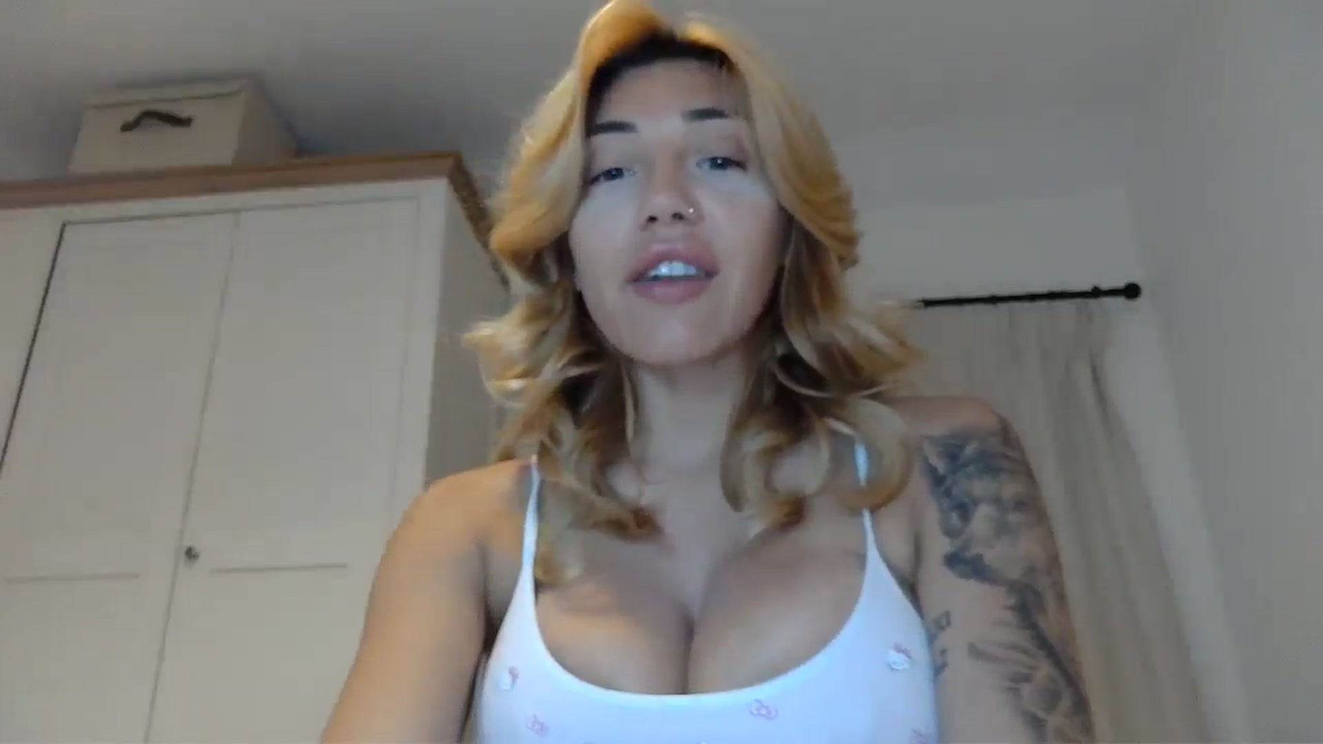 Gallery image thumbnail from EnglishRose3's myfreecams stream on, 08/18/2025, 07:37 image 2 of 20