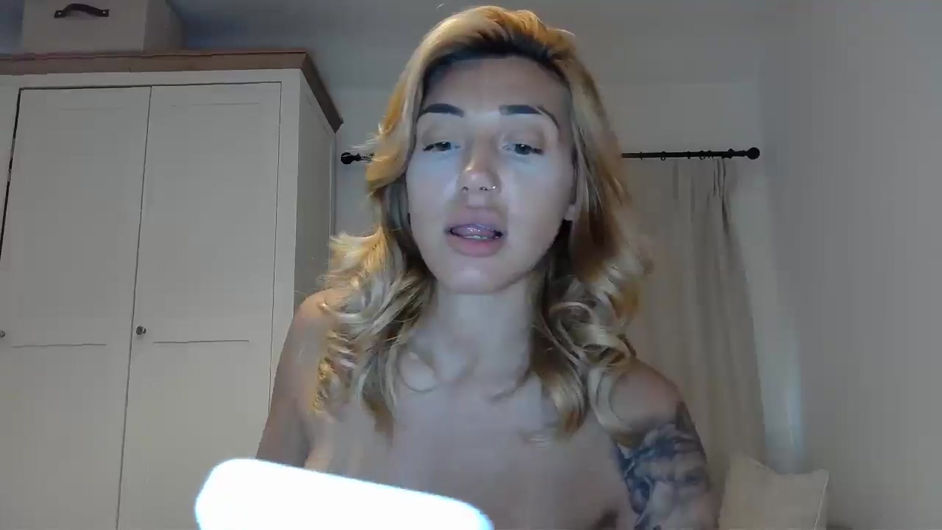 Gallery image thumbnail from EnglishRose3's myfreecams stream on, 08/18/2025, 08:09 image 16 of 20