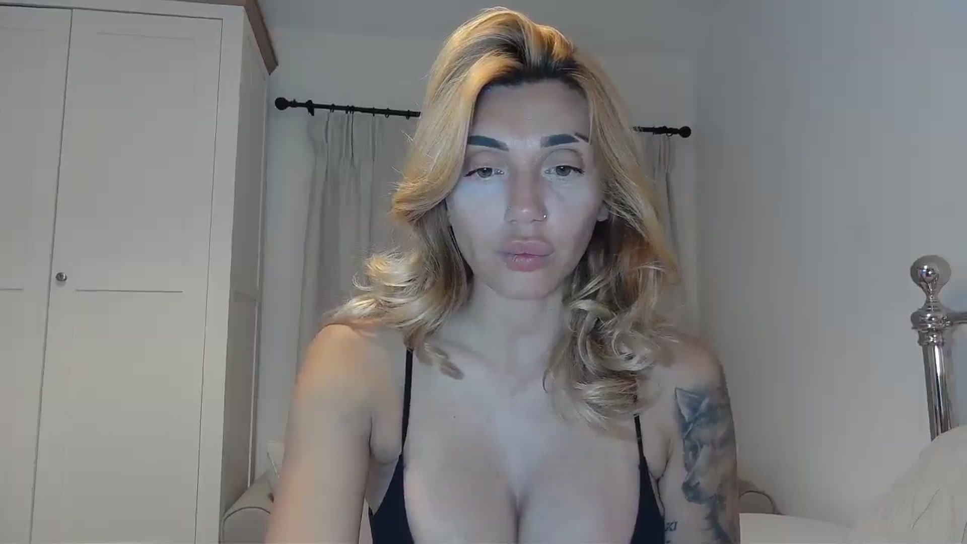 Gallery image thumbnail from EnglishRose3's myfreecams stream on, 08/19/2025, 21:00 image 18 of 20