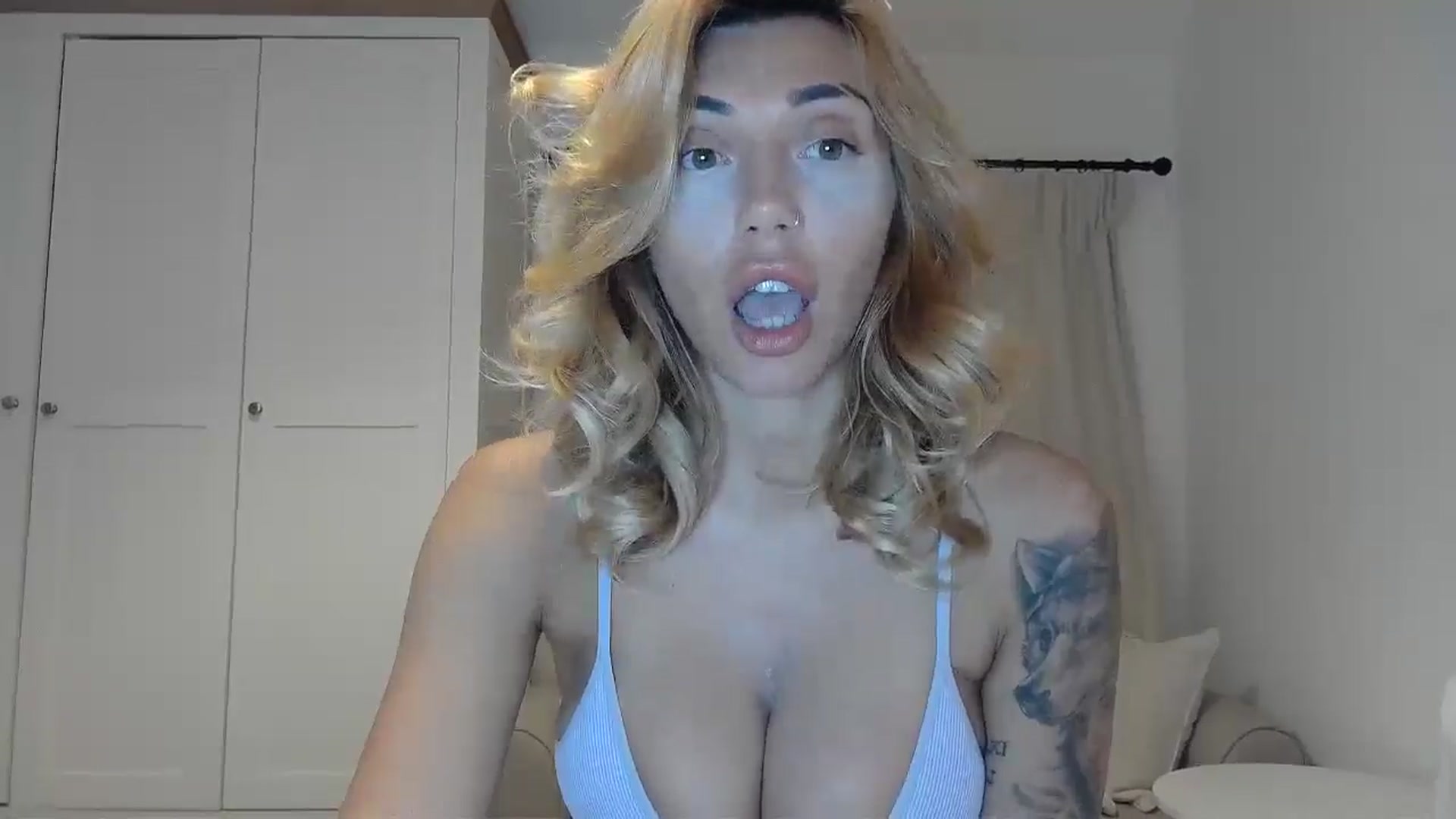 Gallery image thumbnail from EnglishRose3's myfreecams stream on, 08/23/2025, 08:32 image 2 of 20