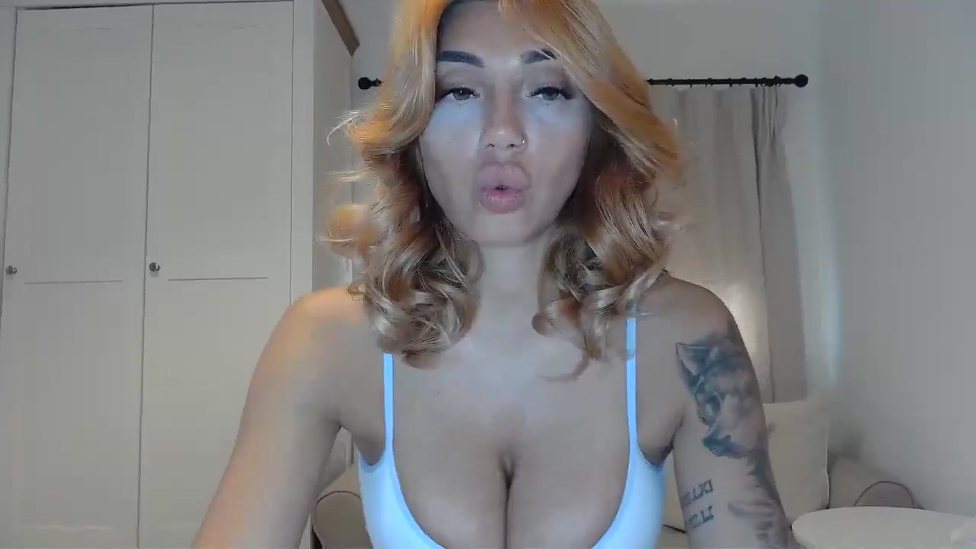 Gallery image thumbnail from EnglishRose3's myfreecams stream on, 08/26/2025, 06:45 image 18 of 20