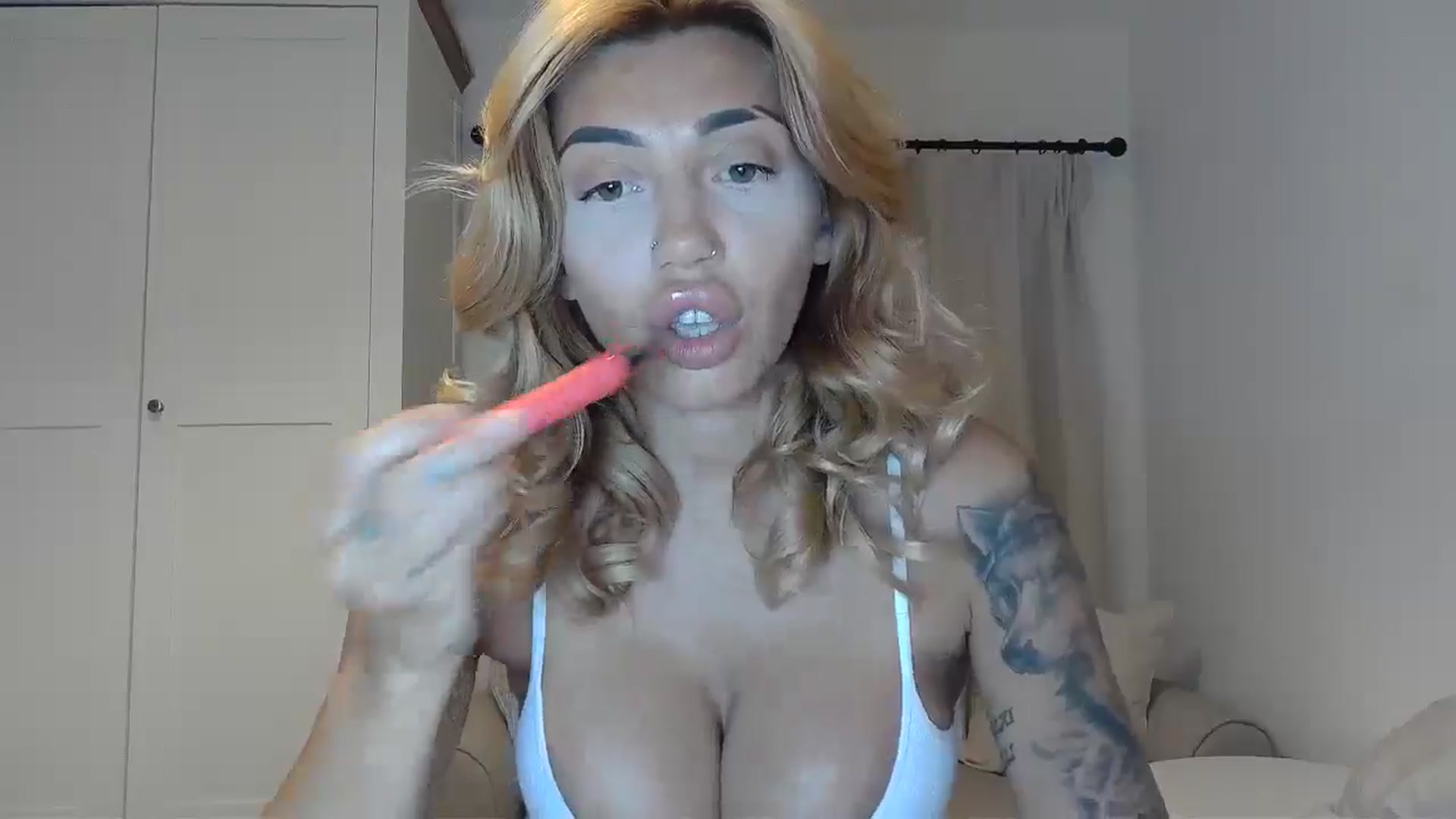 Gallery image thumbnail from EnglishRose3's myfreecams stream on, 09/05/2025, 06:41 image 4 of 20