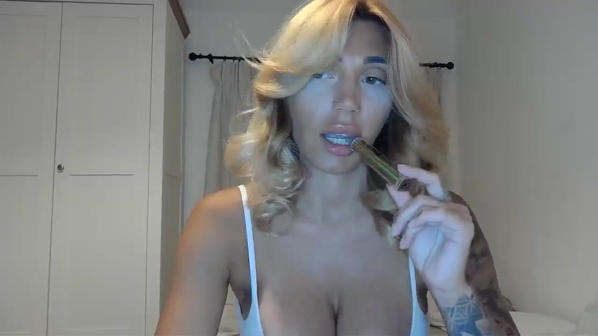 Gallery image thumbnail from EnglishRose3's myfreecams stream on, 09/26/2025, 07:56 image 8 of 20
