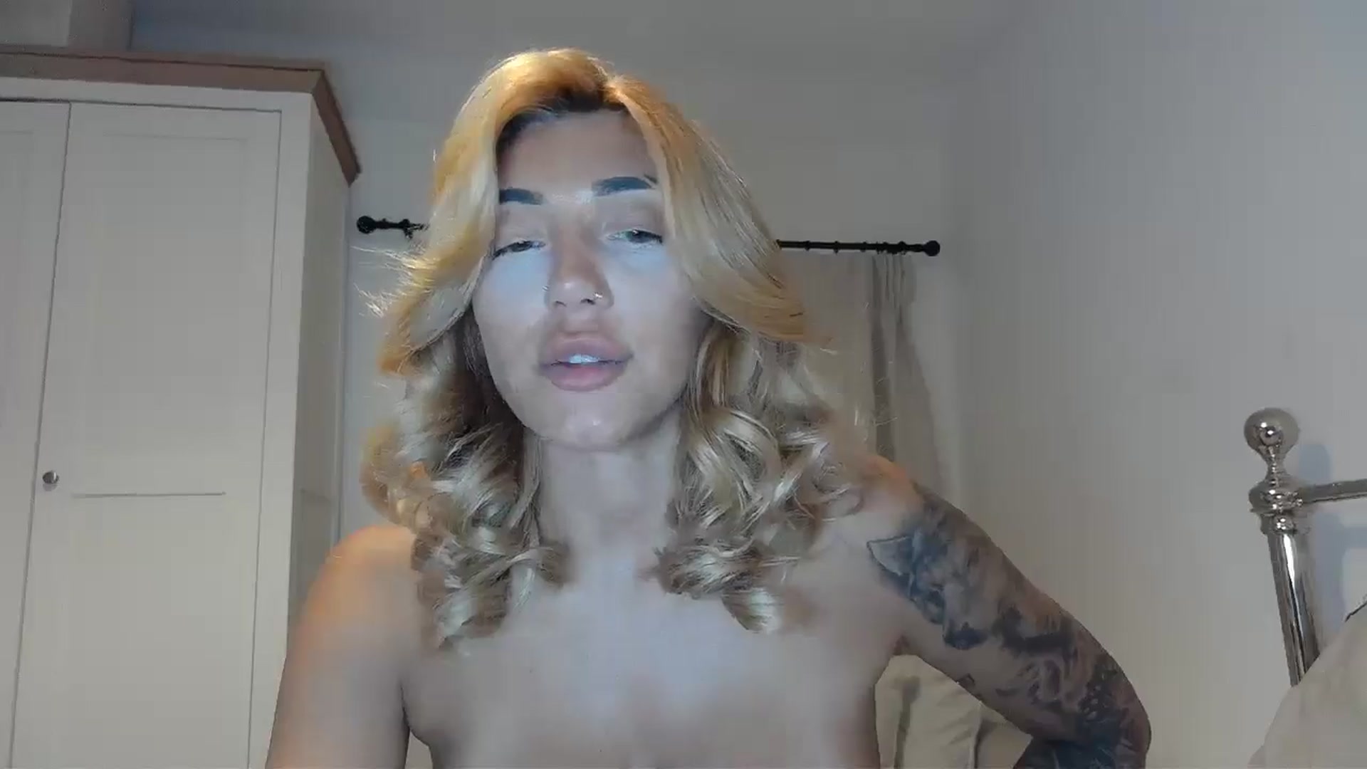 Gallery image thumbnail from EnglishRose3's myfreecams stream on, 09/29/2025, 08:27 image 19 of 20