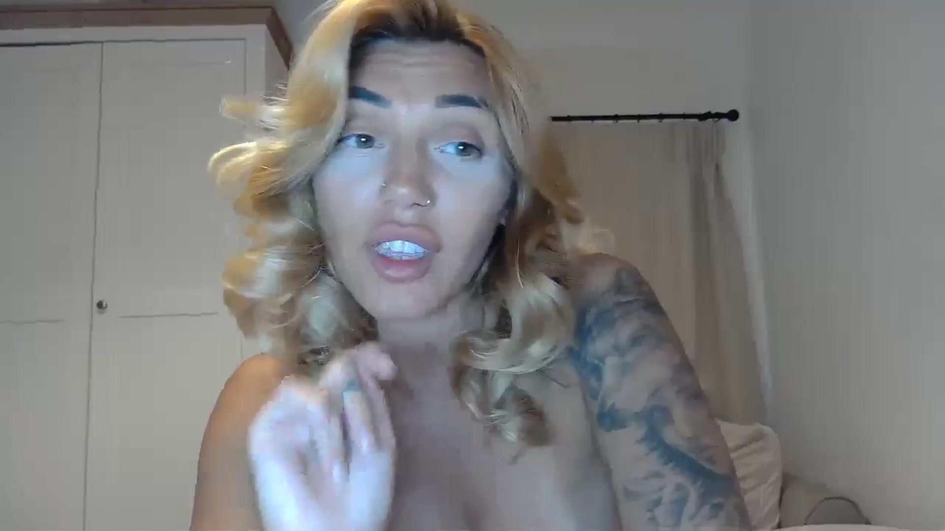 Gallery image thumbnail from EnglishRose3's myfreecams stream on, 09/30/2025, 08:59 image 16 of 20