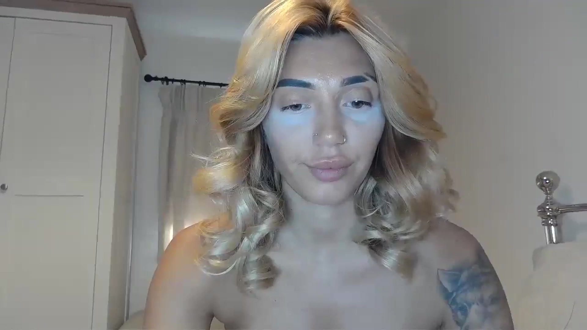 Gallery image thumbnail from EnglishRose3's myfreecams stream on, 10/04/2025, 08:49 image 13 of 20