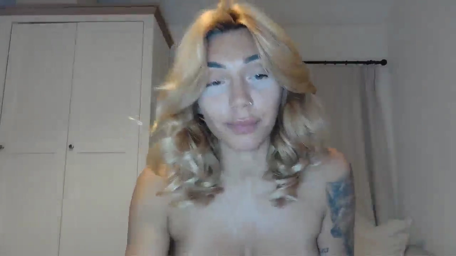 Gallery image thumbnail from EnglishRose3's myfreecams stream on, 10/07/2025, 06:59 image 12 of 20