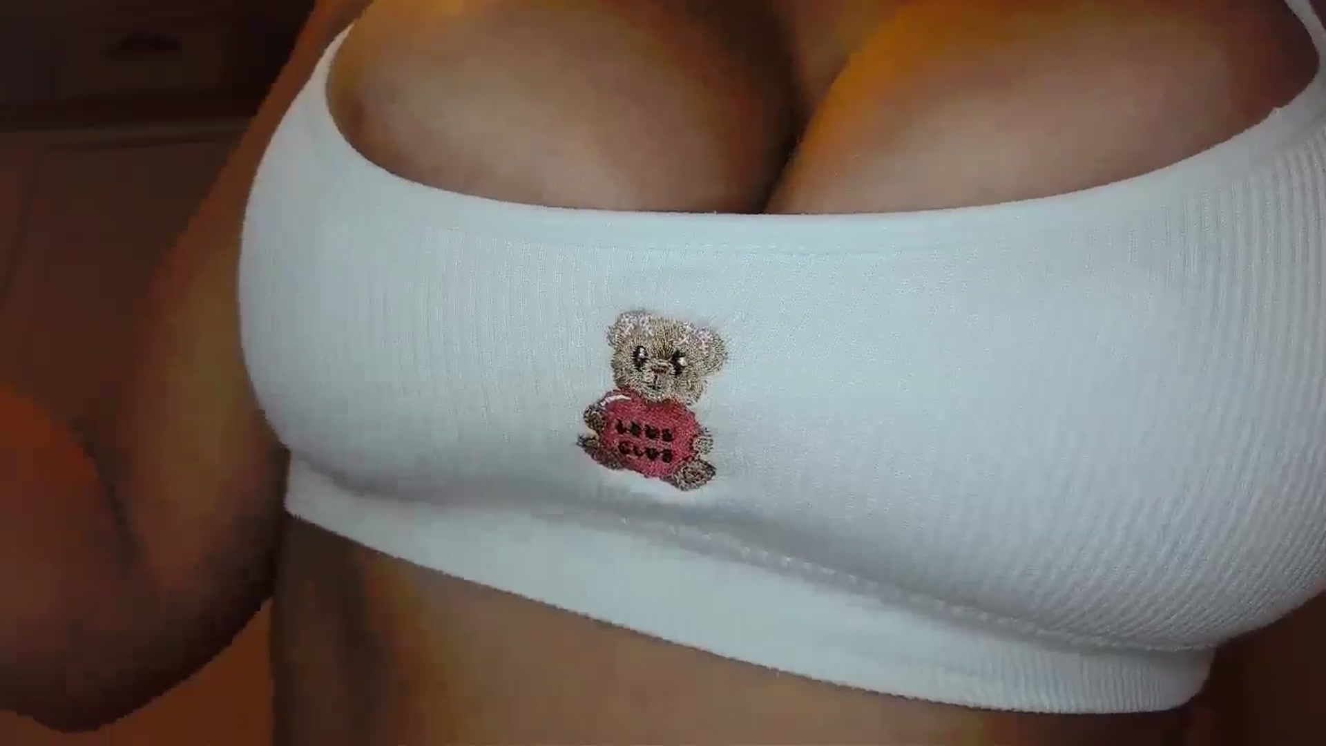 Gallery image thumbnail from EnglishRose3's myfreecams stream on, 10/08/2025, 08:02 image 19 of 20