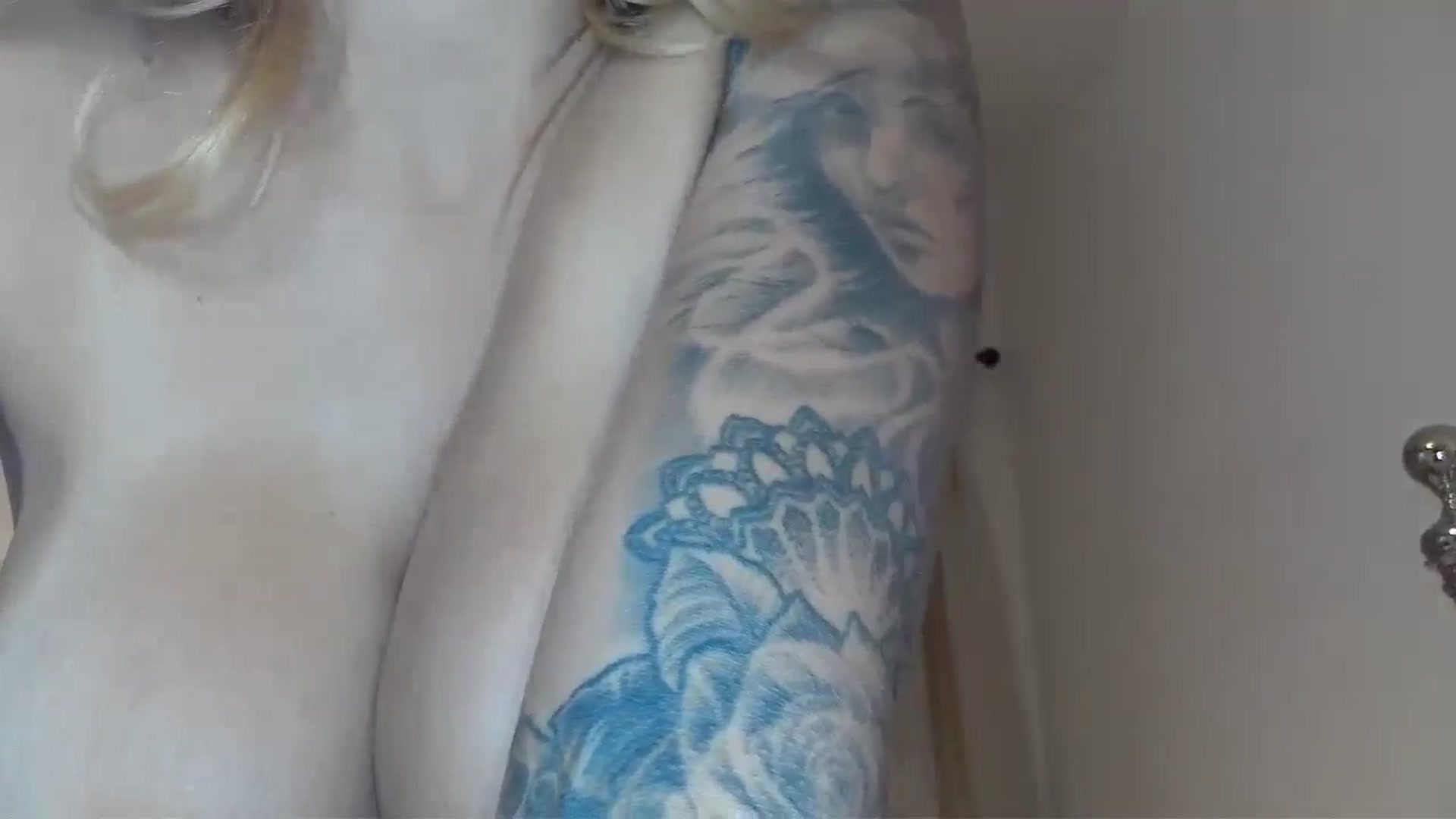 Gallery image thumbnail from EnglishRose3's myfreecams stream on, 10/10/2025, 07:00 image 2 of 20