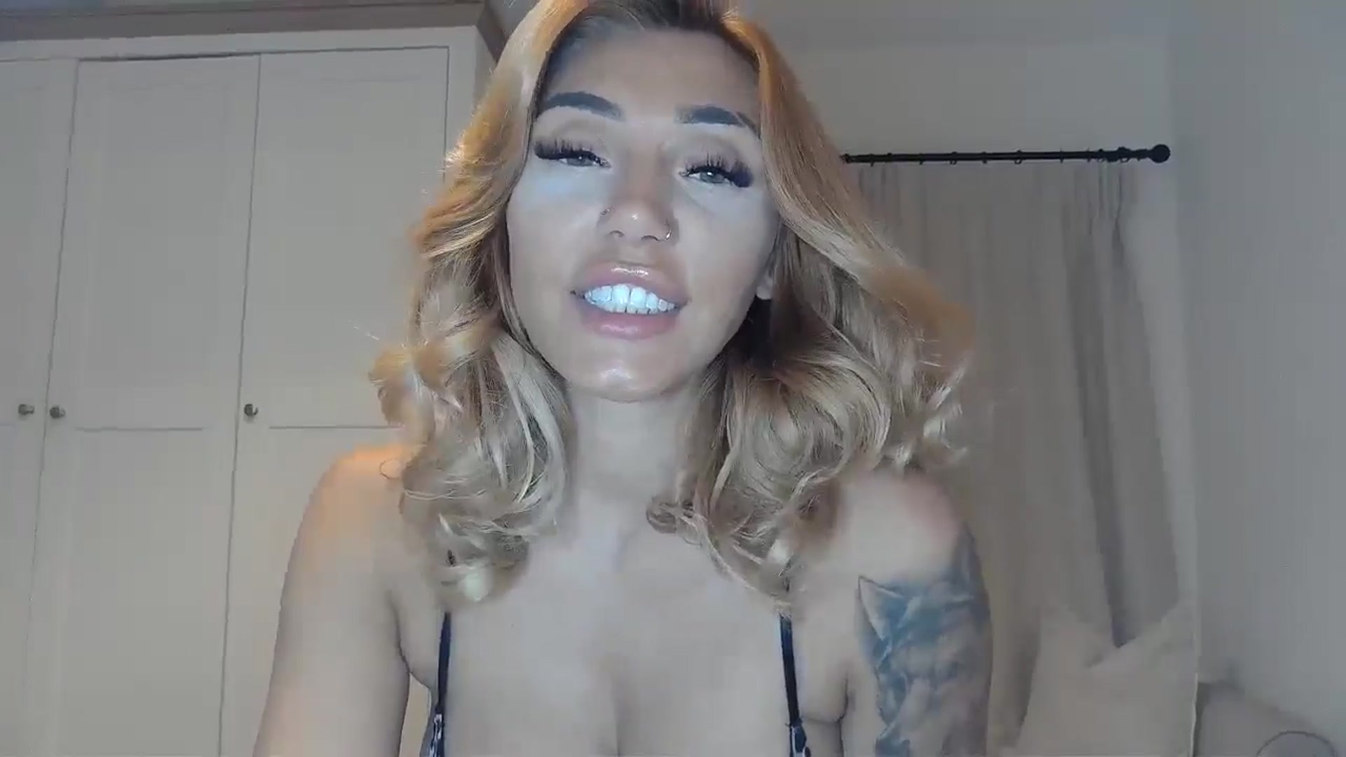 Gallery image thumbnail from EnglishRose3's myfreecams stream on, 10/17/2025, 06:46 image 19 of 20