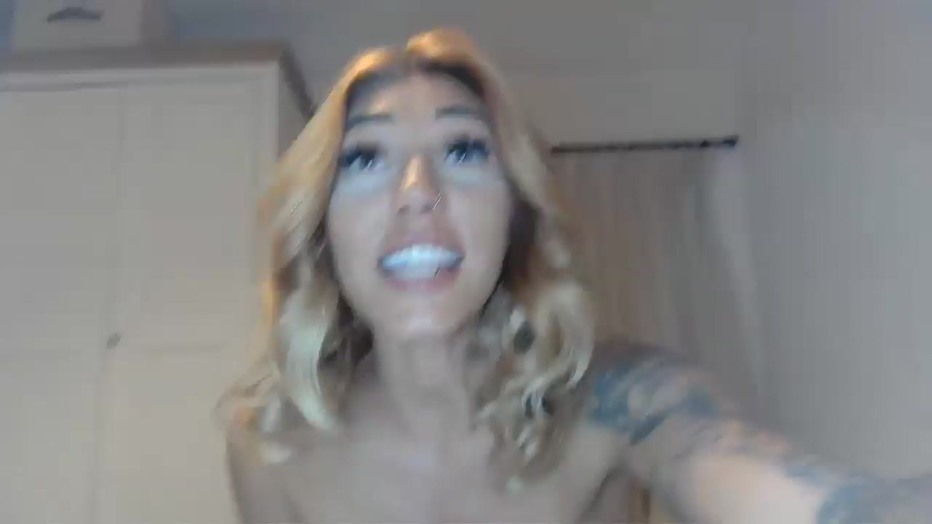 Gallery image thumbnail from EnglishRose3's myfreecams stream on, 10/20/2025, 08:03 image 16 of 20