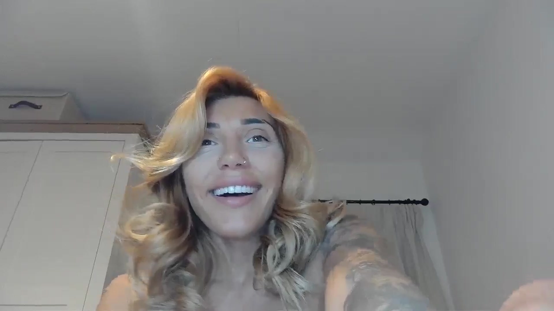 Gallery image thumbnail from EnglishRose3's myfreecams stream on, 10/23/2025, 07:39 image 17 of 20