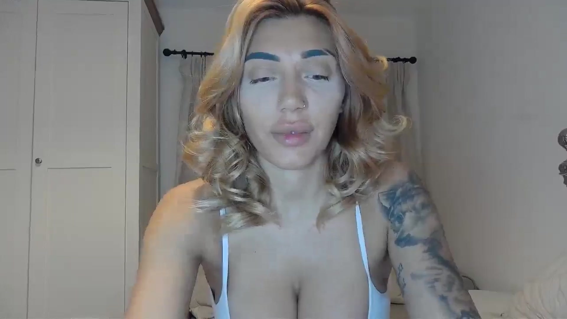 Gallery image thumbnail from EnglishRose3's myfreecams stream on, 10/24/2025, 06:48 image 4 of 20