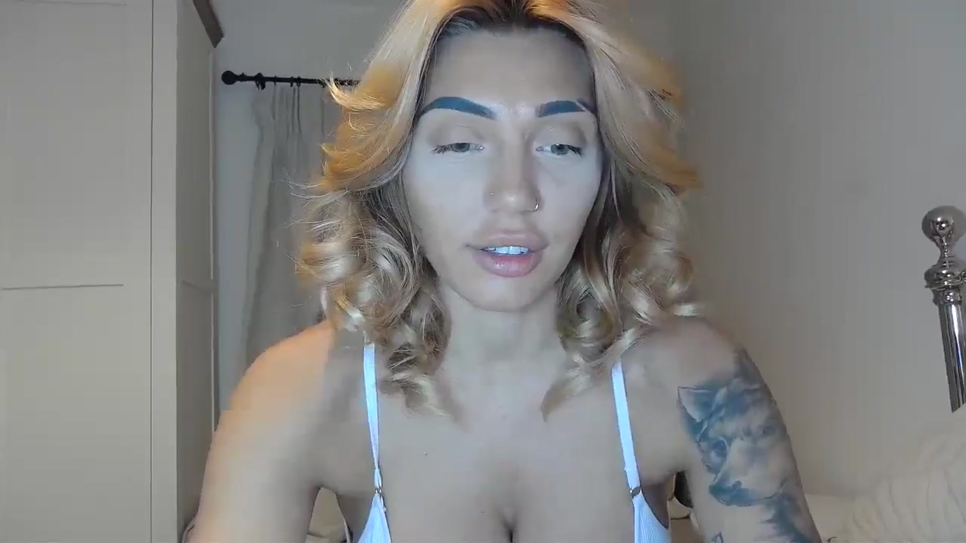 Gallery image thumbnail from EnglishRose3's myfreecams stream on, 10/24/2025, 06:48 image 17 of 20