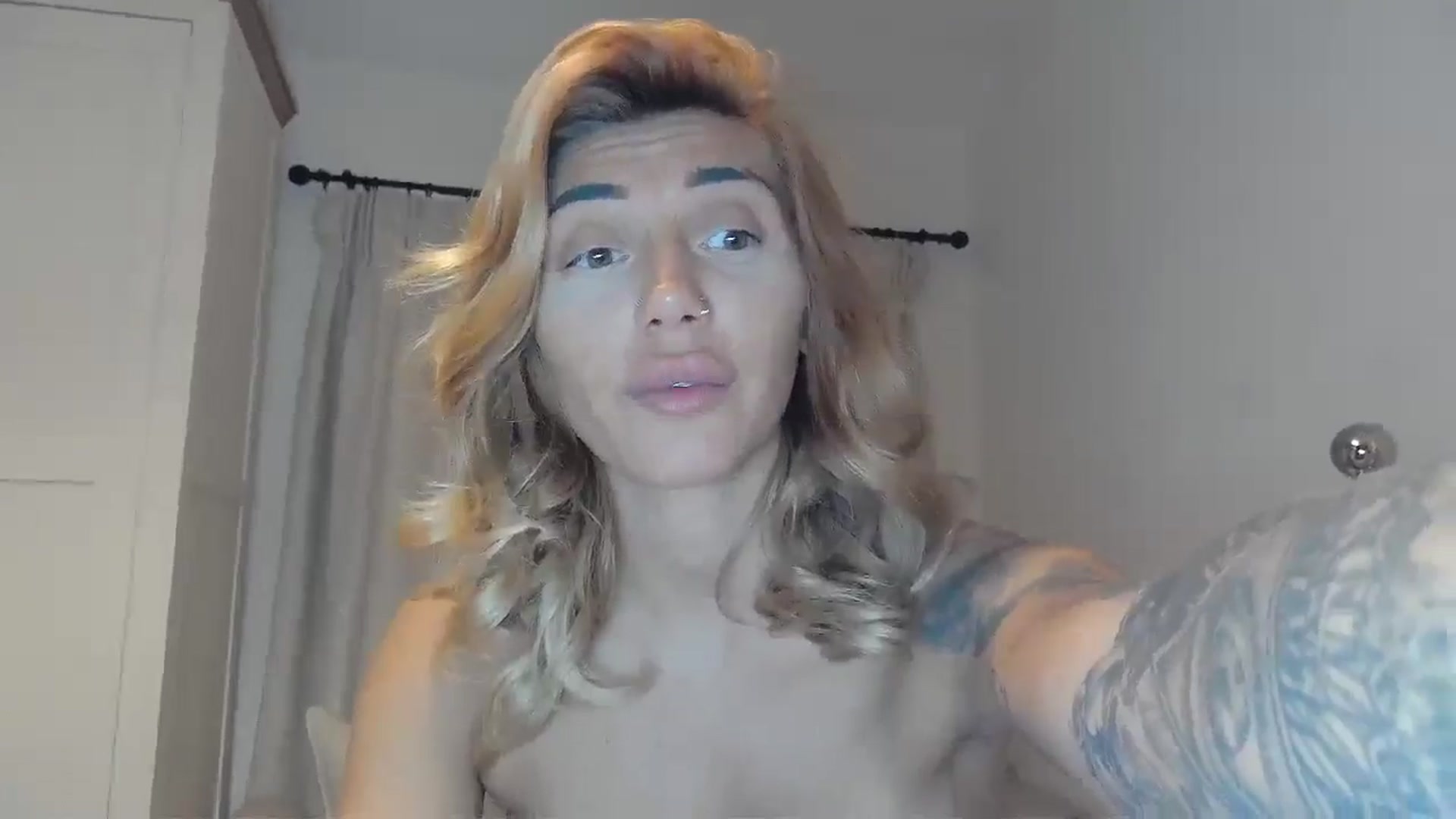 Gallery image thumbnail from EnglishRose3's myfreecams stream on, 10/27/2025, 08:16 image 13 of 20