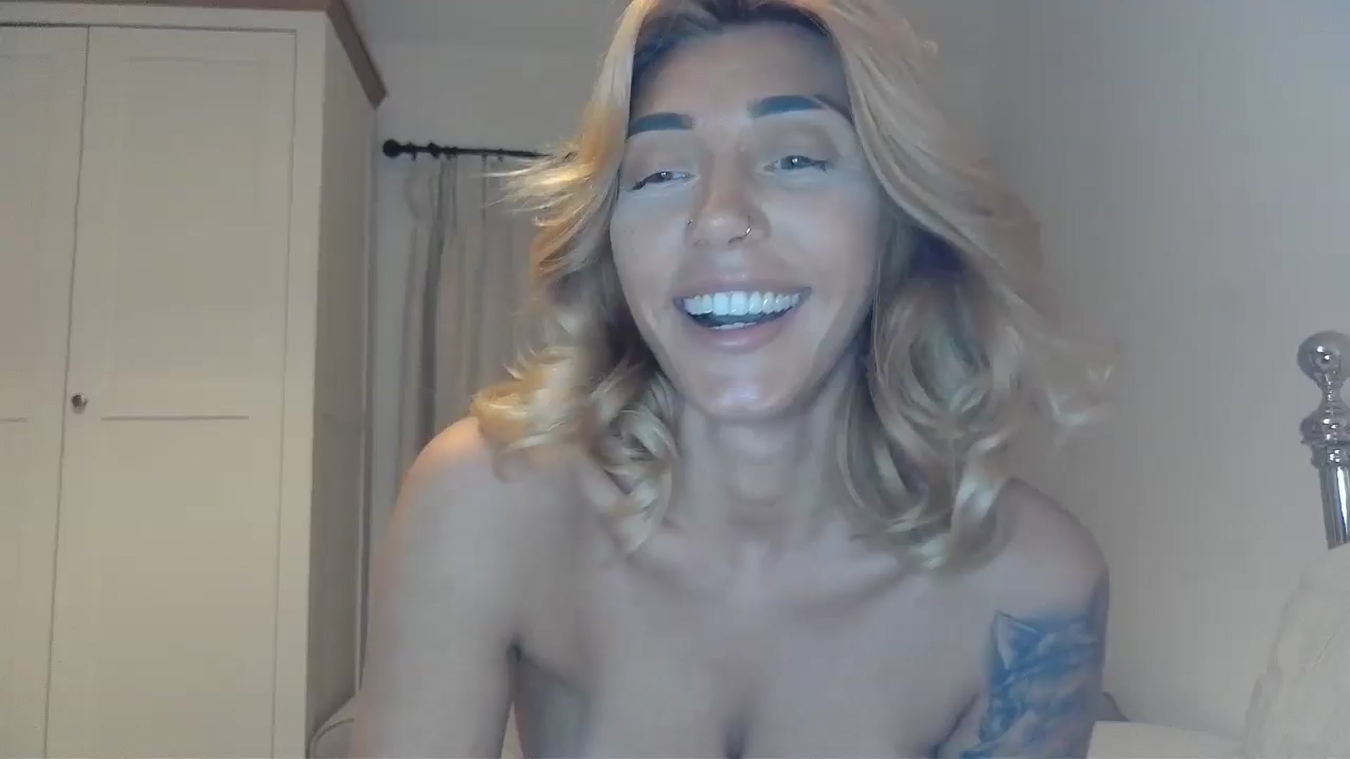 Gallery image thumbnail from EnglishRose3's myfreecams stream on, 10/27/2025, 10:26 image 12 of 20