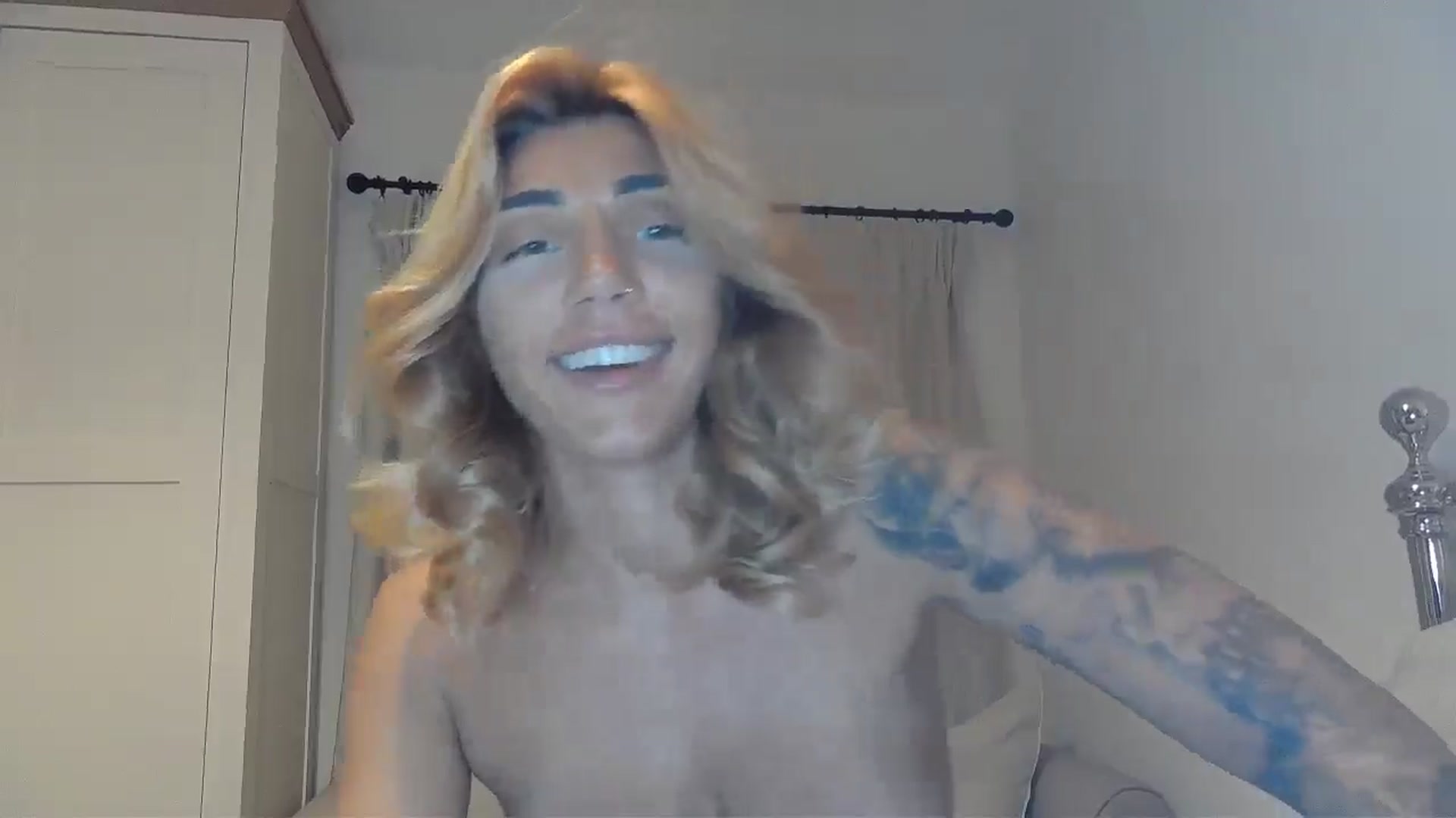 Gallery image thumbnail from EnglishRose3's myfreecams stream on, 10/27/2025, 10:26 image 9 of 20