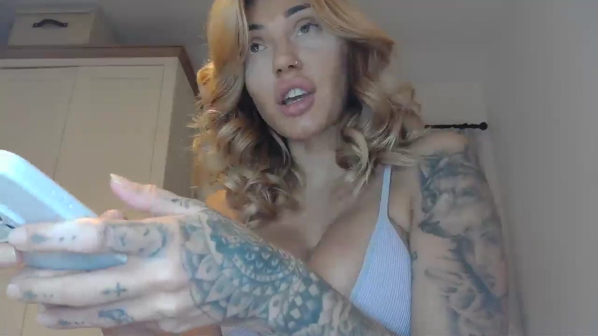 Gallery image thumbnail from EnglishRose3's myfreecams stream on, 10/31/2025, 07:23 image 13 of 20