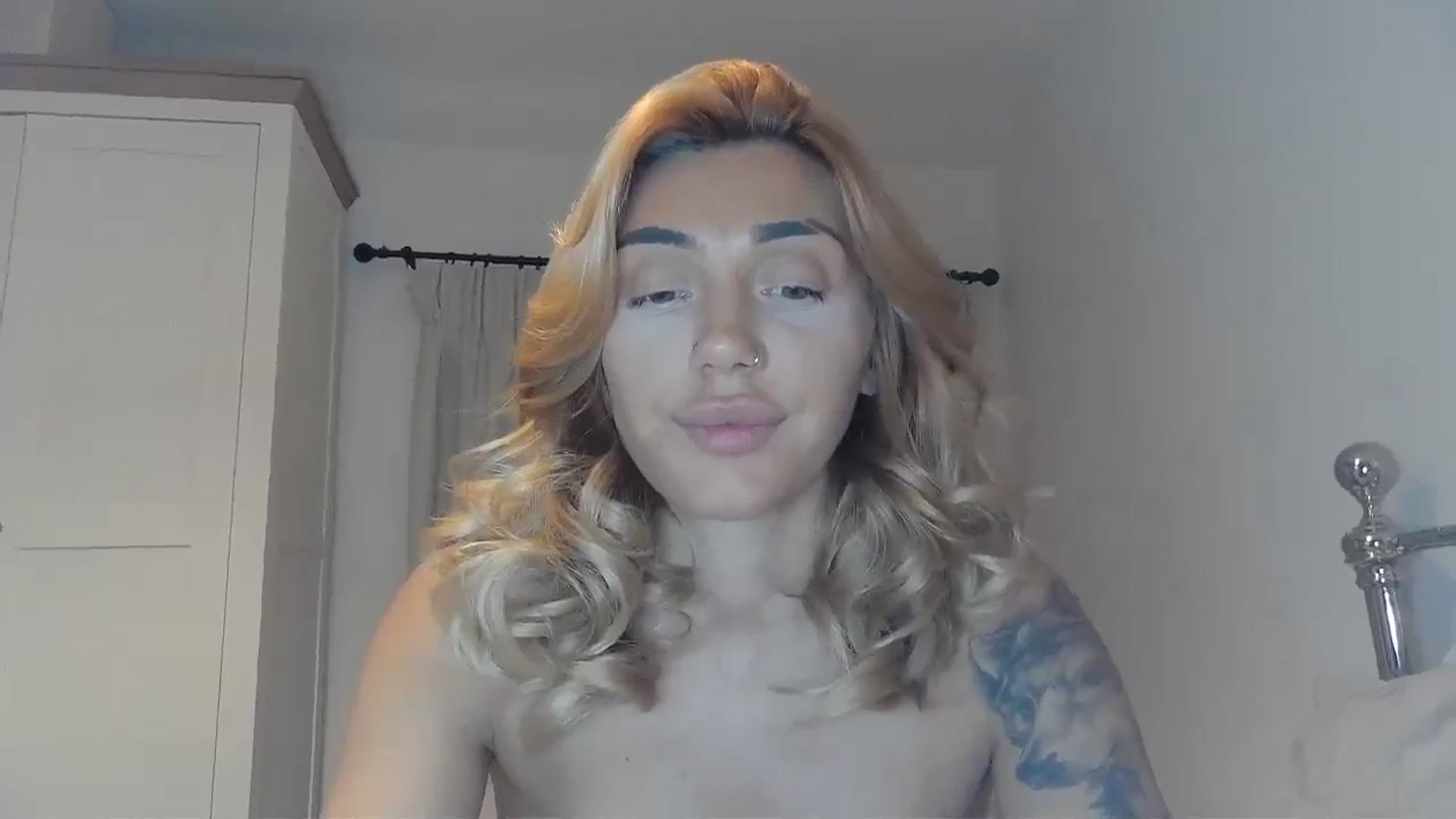 Gallery image thumbnail from EnglishRose3's myfreecams stream on, 10/31/2025, 09:27 image 11 of 20