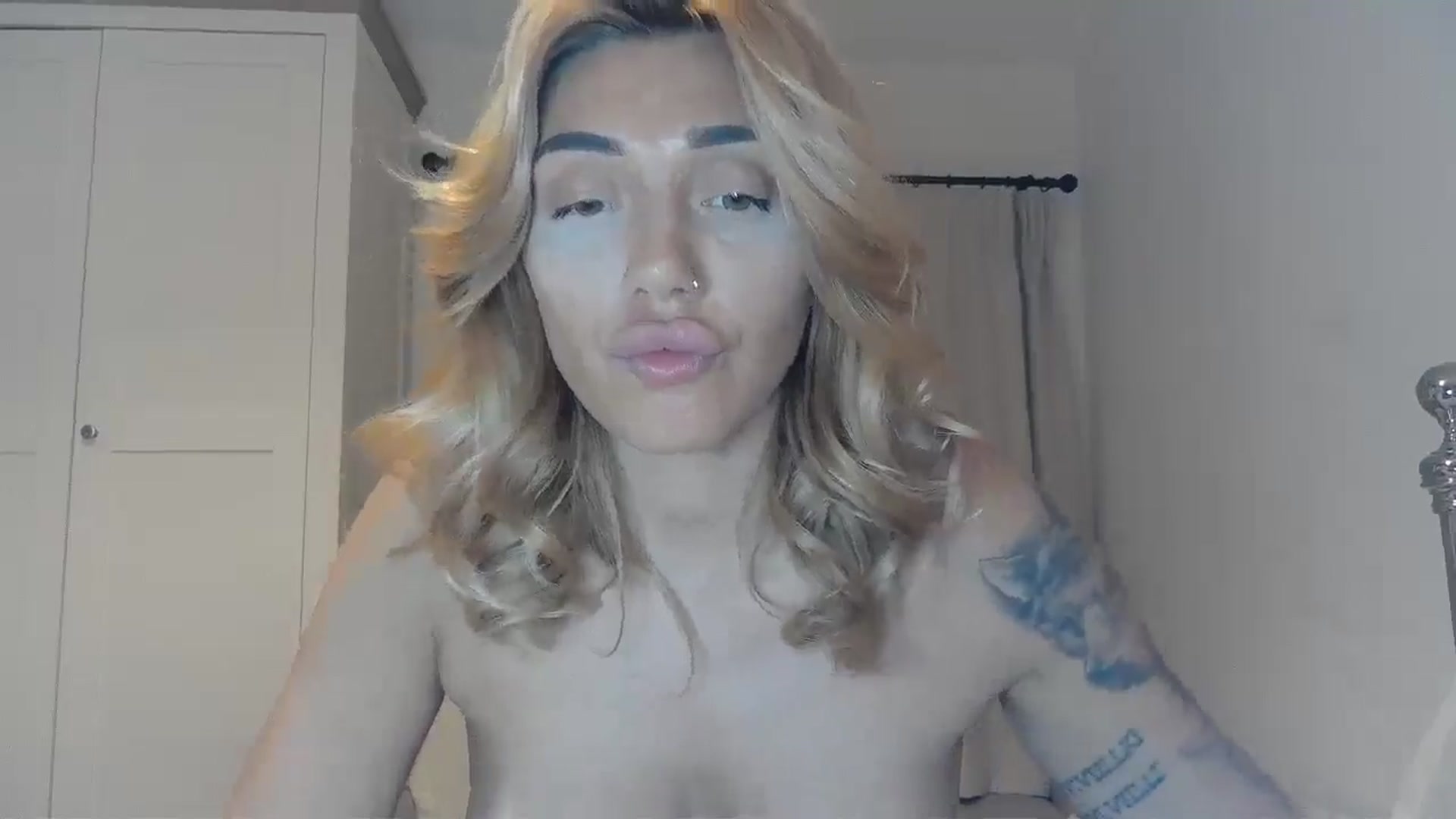 Gallery image thumbnail from EnglishRose3's myfreecams stream on, 11/06/2025, 08:37 image 9 of 20