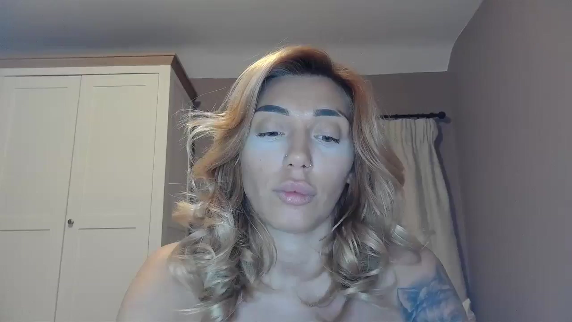 Gallery image thumbnail from EnglishRose3's myfreecams stream on, 11/22/2025, 10:50 image 9 of 20