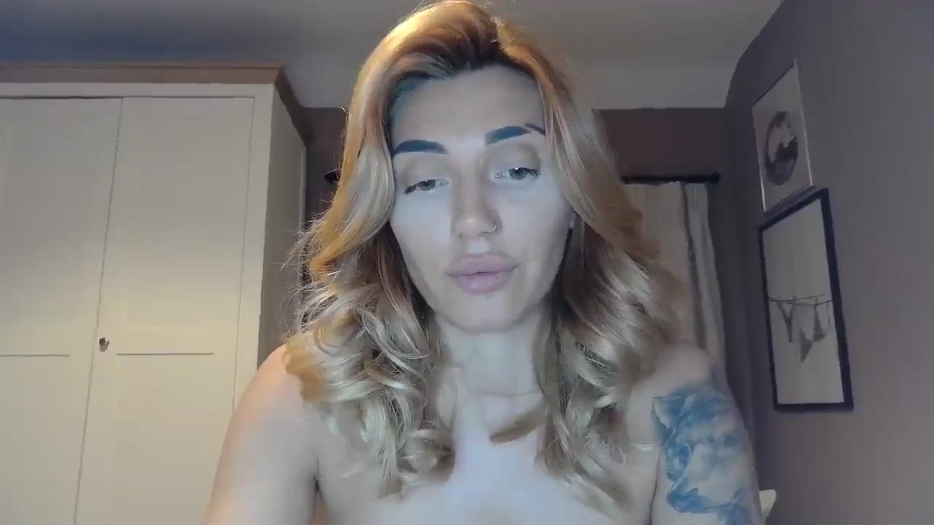 Gallery image thumbnail from EnglishRose3's myfreecams stream on, 12/02/2025, 08:32 image 15 of 20