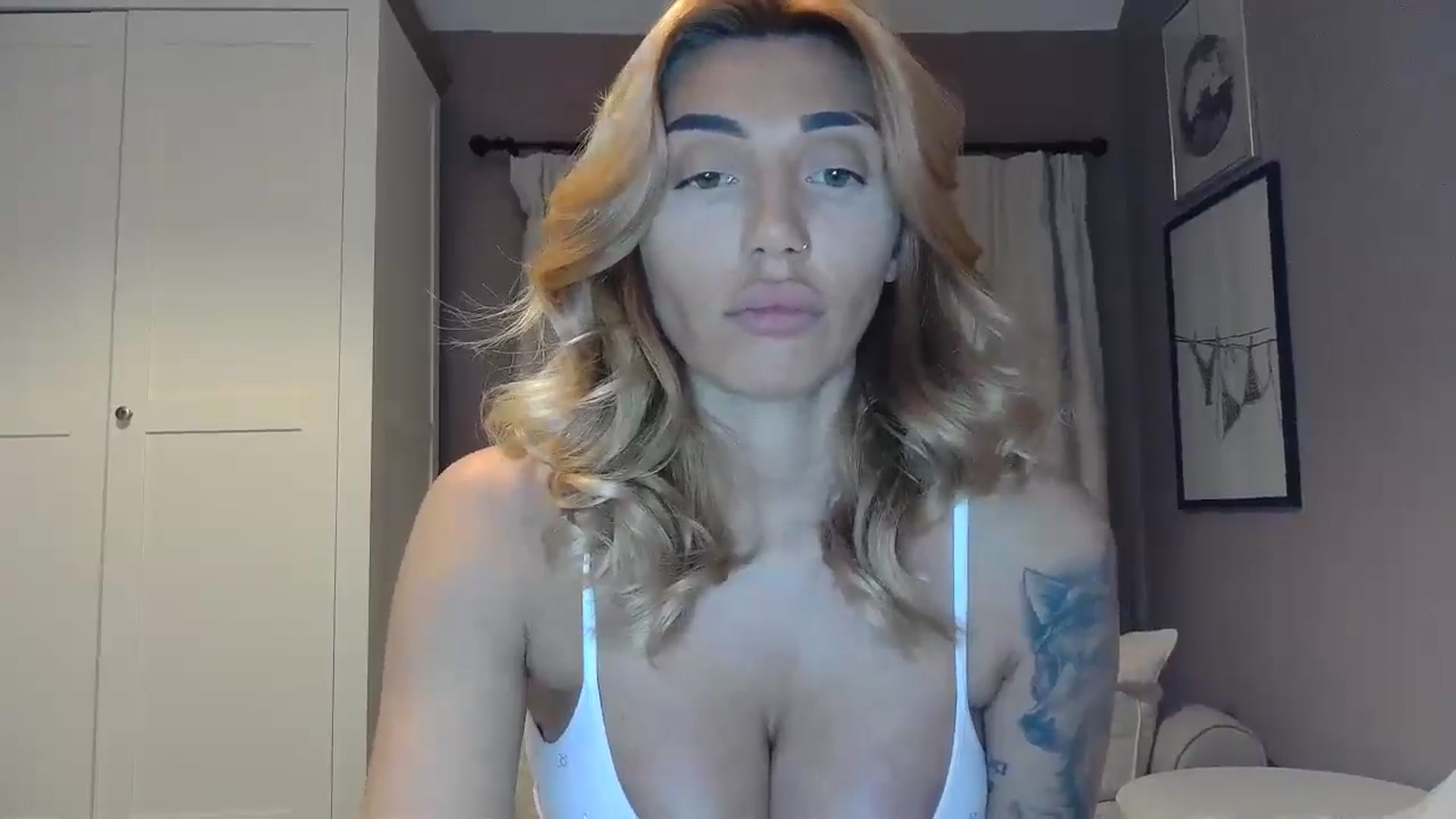 Gallery image thumbnail from EnglishRose3's myfreecams stream on, 12/02/2025, 08:32 image 4 of 20