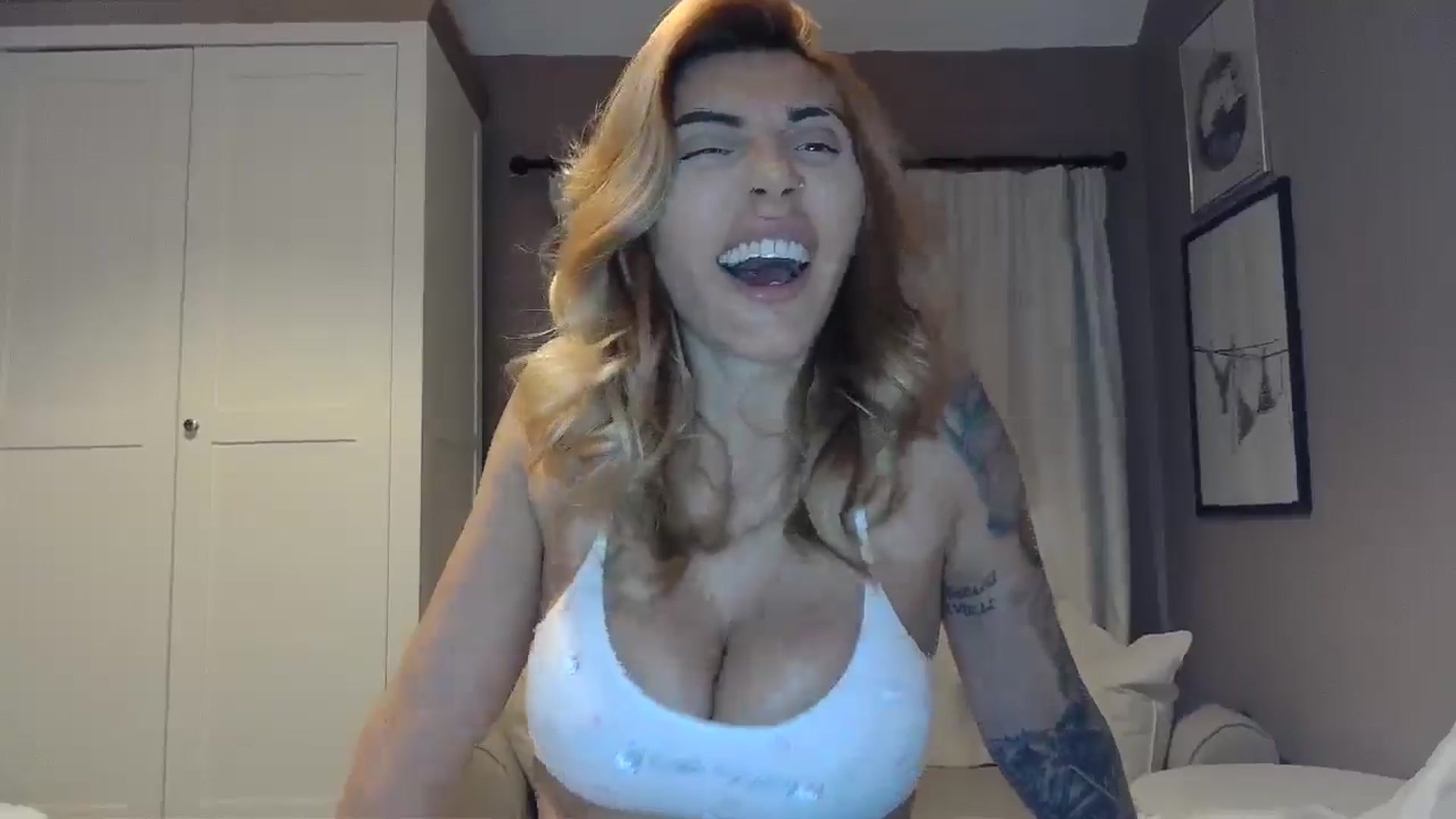 Gallery image thumbnail from EnglishRose3's myfreecams stream on, 12/02/2025, 08:32 image 9 of 20